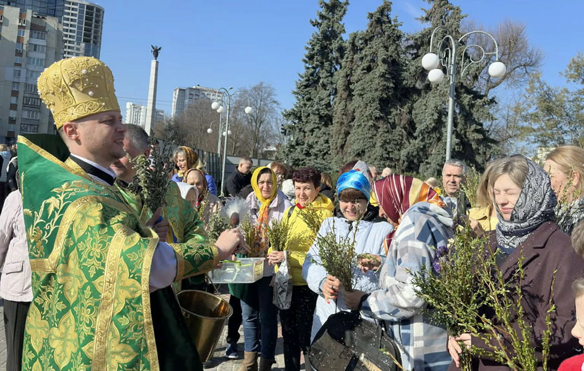 У Черкасах в храмах освятили вербові гілки