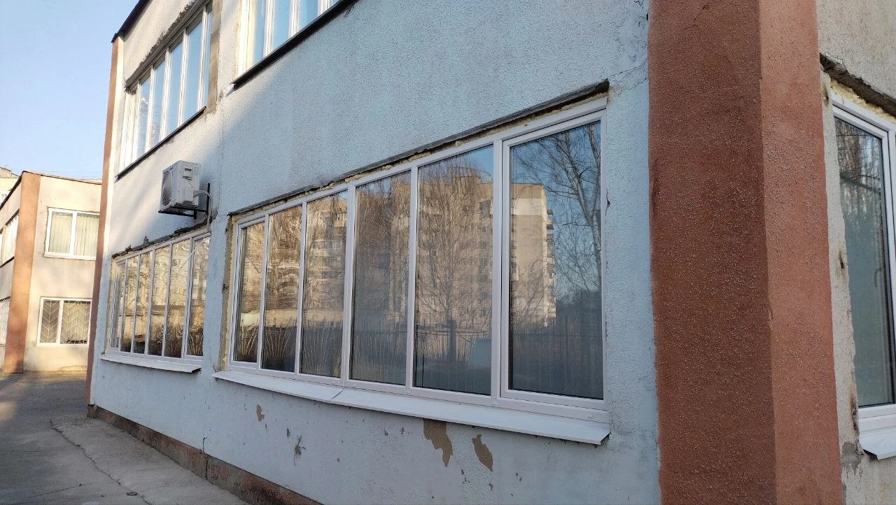 У Каневі замінили понад 1500 вікон, пошкоджених обстрілом РФ