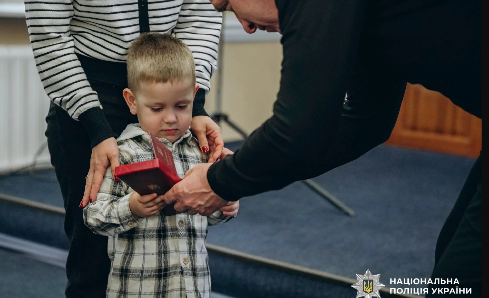 У Черкасах вручили нагороди рідним загиблих поліцейських. Фото