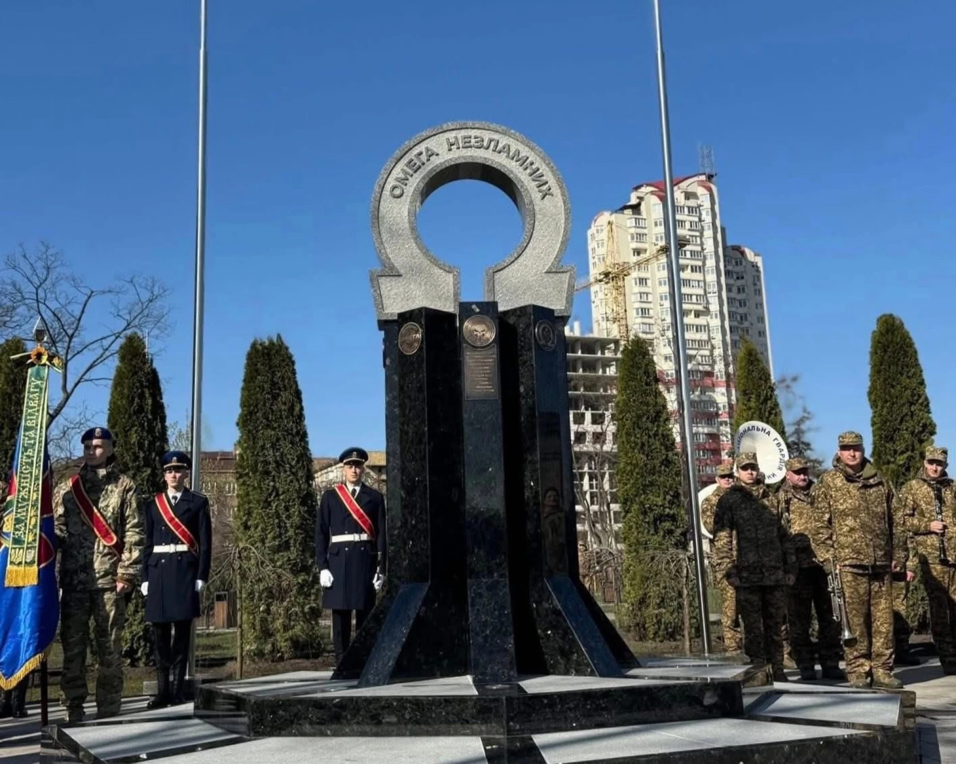 Сквер імені Павла Горянського у Києві оновили та доповнили скульптурою «Омега Незламних»