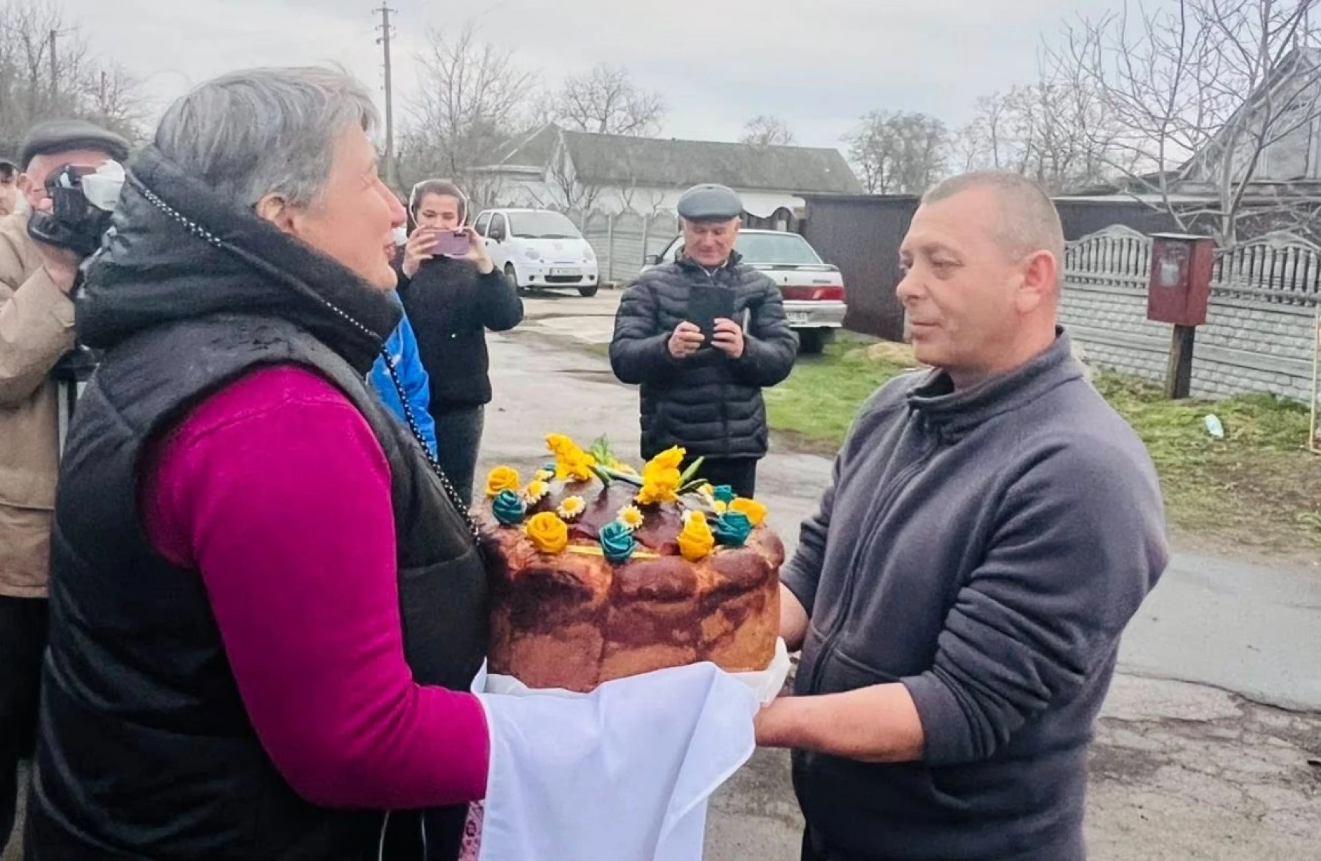 Громада на Черкащині зустріла захисника Віктора Савицького, який був у полоні РФ