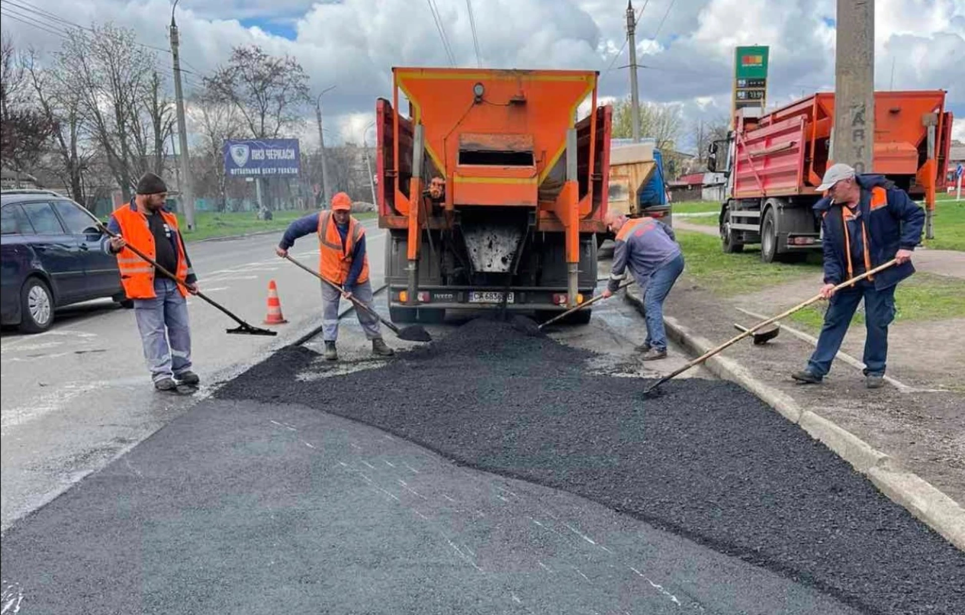 На трьох вулицях Черкас повністю замінять покриття