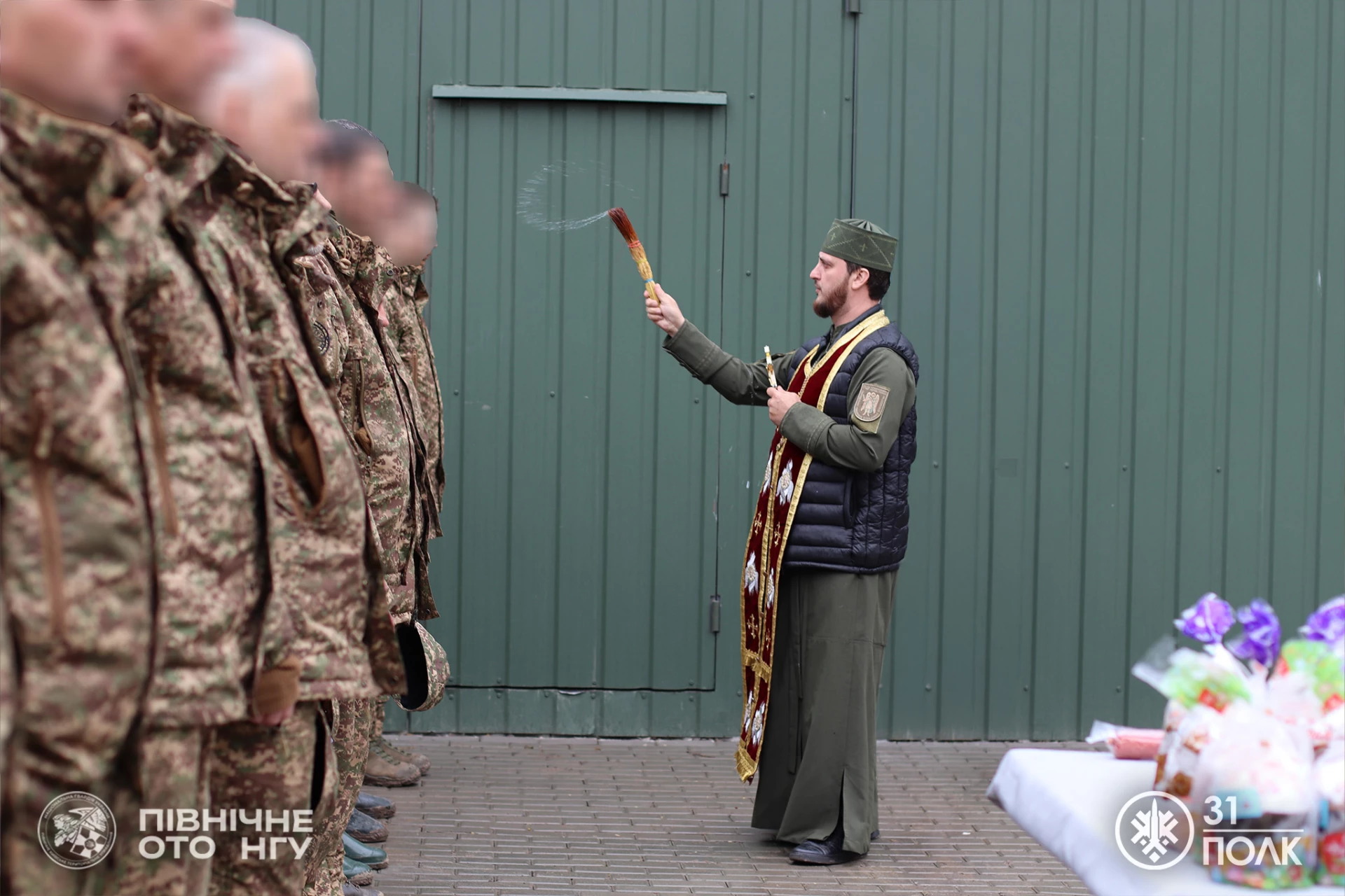 «Мир неодмінно повернеться на нашу землю». Черкаські гвардійці відзначили Великдень. Фото