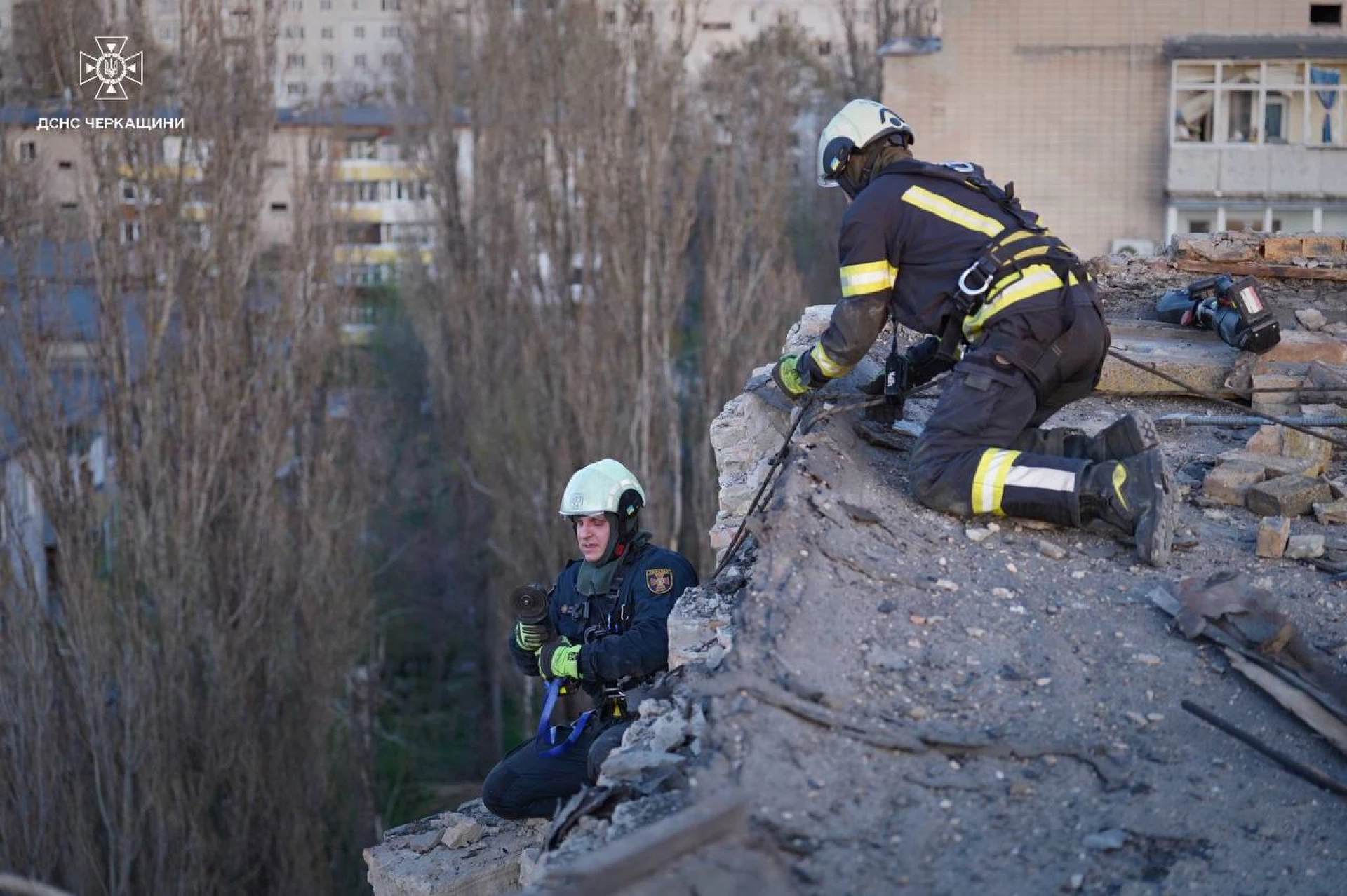 Показали фото наслідків обстрілу Черкас 14 квітня