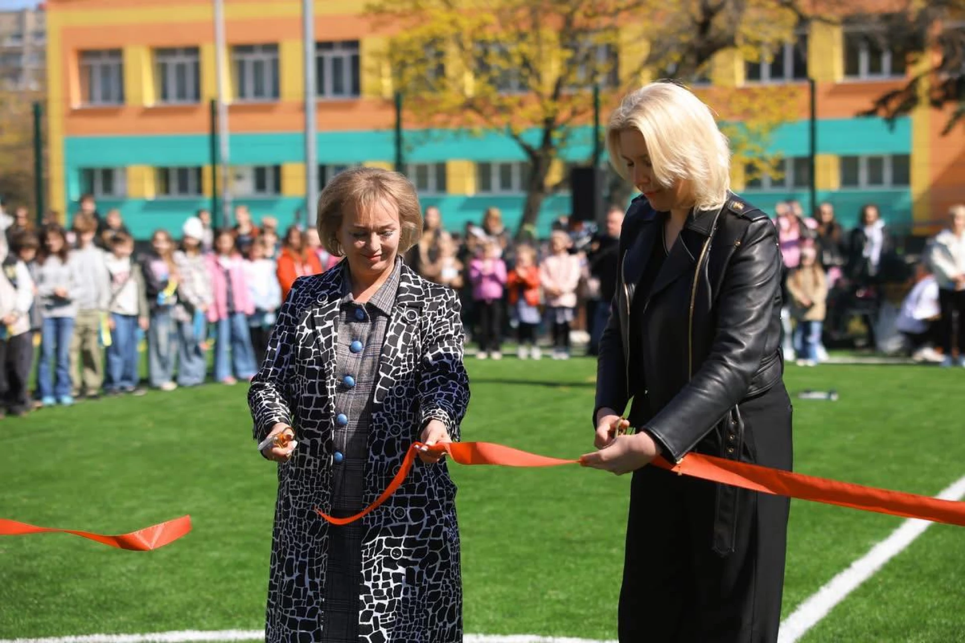 У ліцеї «Гармонія» на Оболоні відкрили сучасний шкільний стадіон