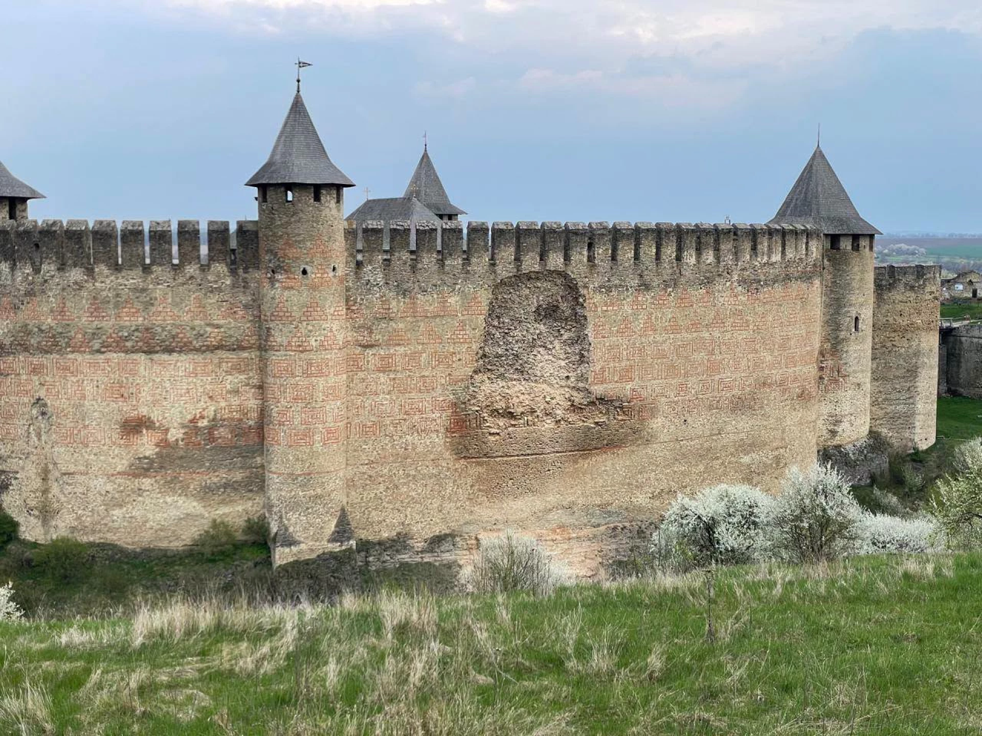 У Хотинській фортеці обвалилася частина стіни: доступ для туристів обмежили