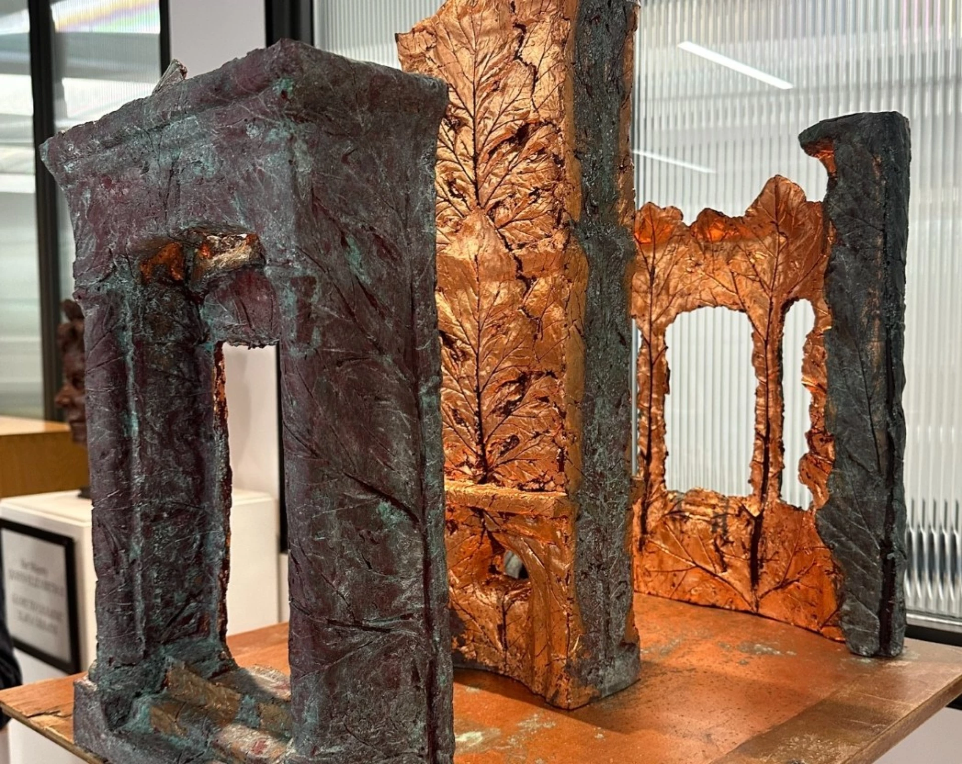 У Лондоні показали фігури створені київськими та британськими скульпторами зі снарядів