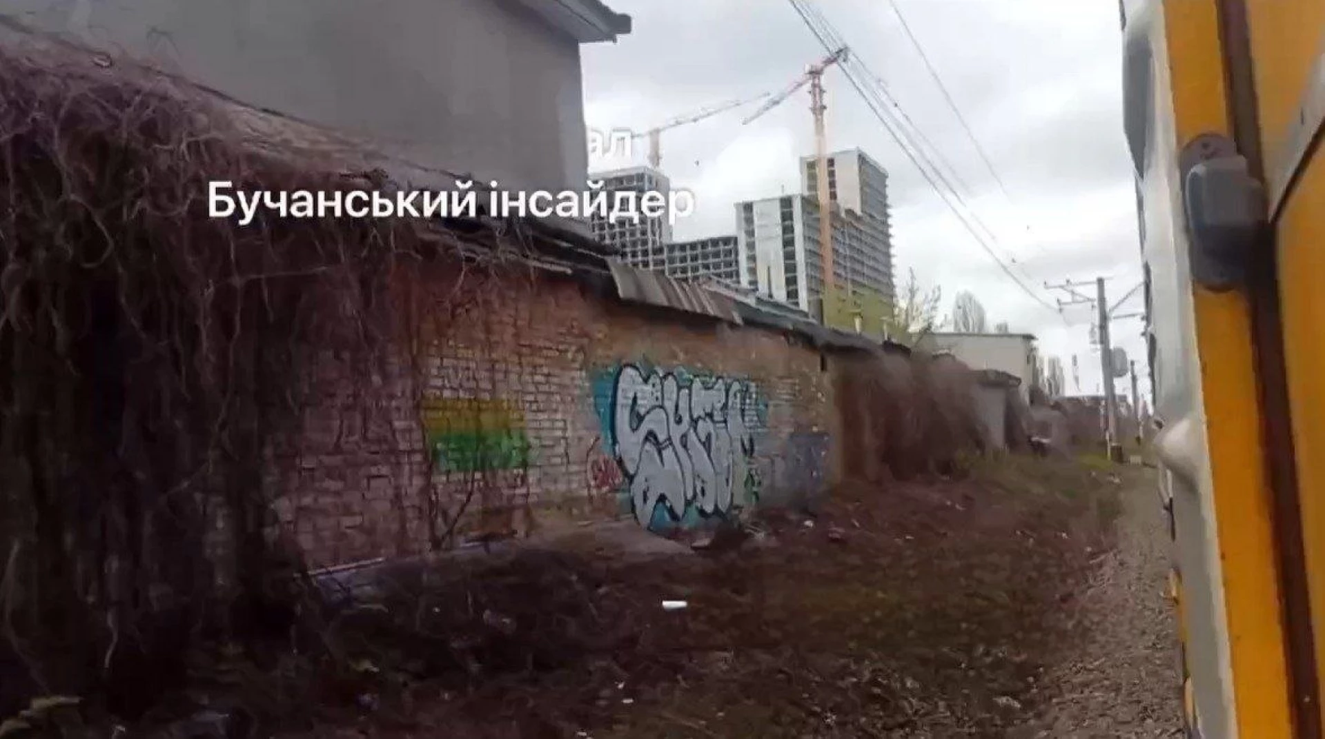 Відкрив двері ногою під час руху поїзда: підлітка-екстремала затримала столична поліція