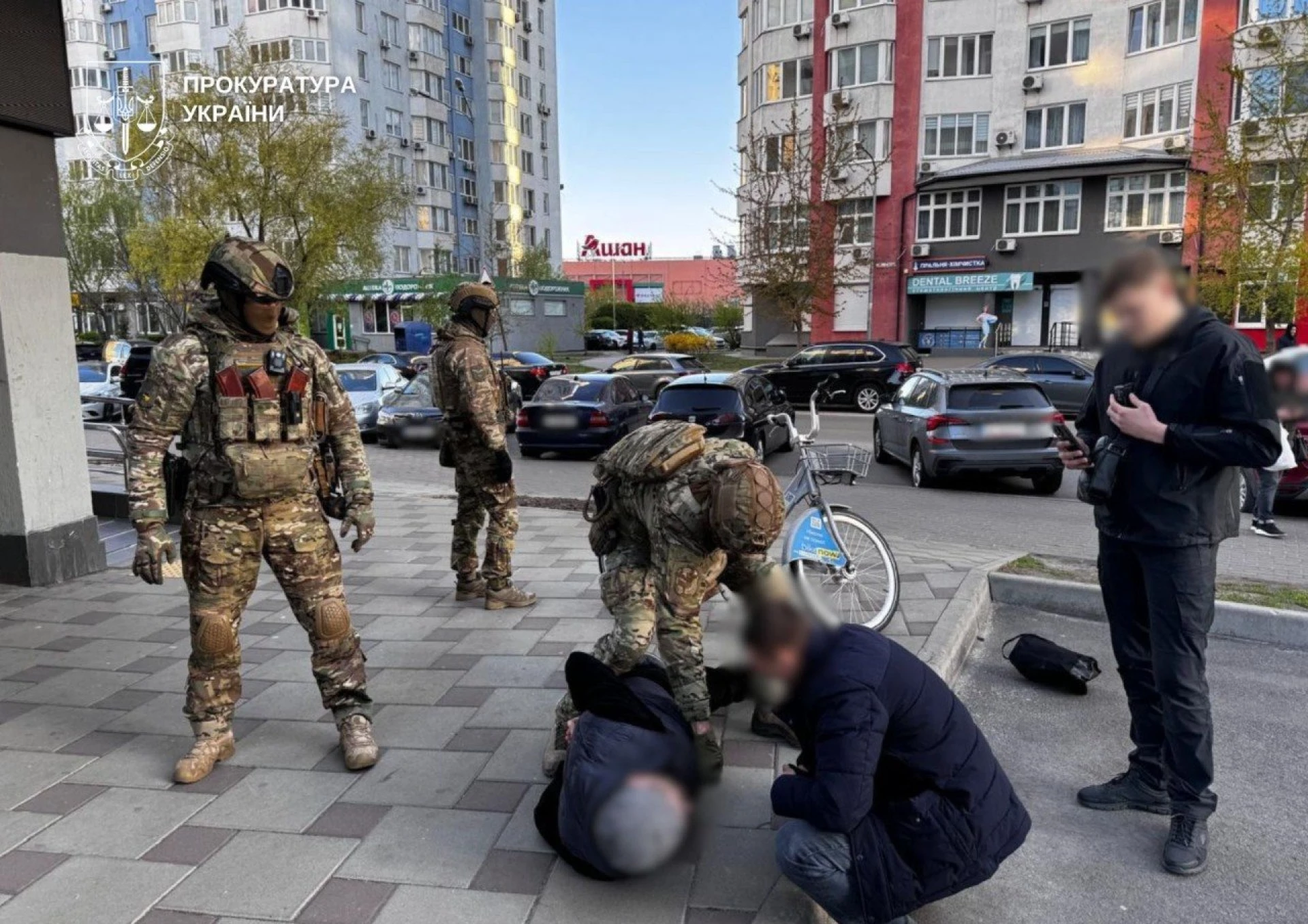 Фіктивна робота і «волонтерство»: в Україну незаконно переправляли громадян Китаю та рф
