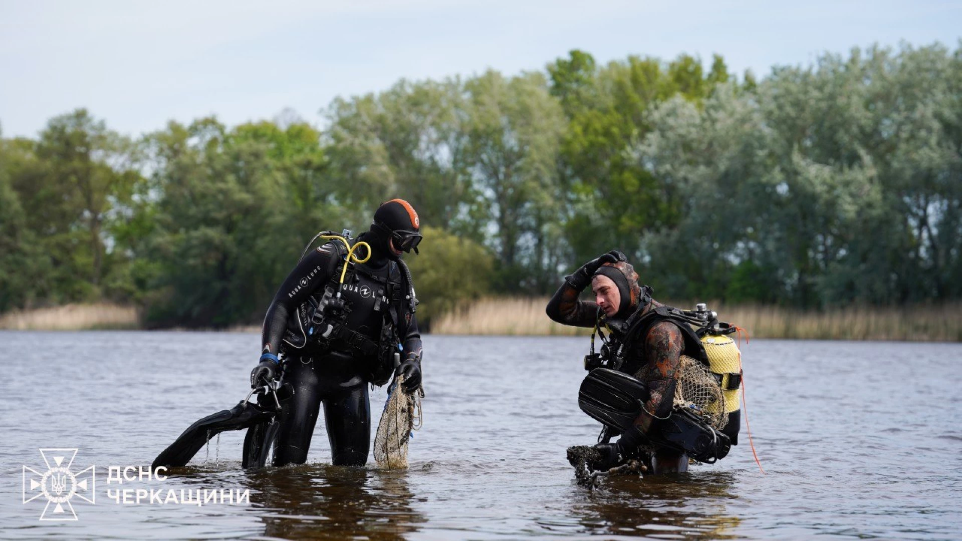 Водолази готують пляжі Черкас до купального сезону. Відео