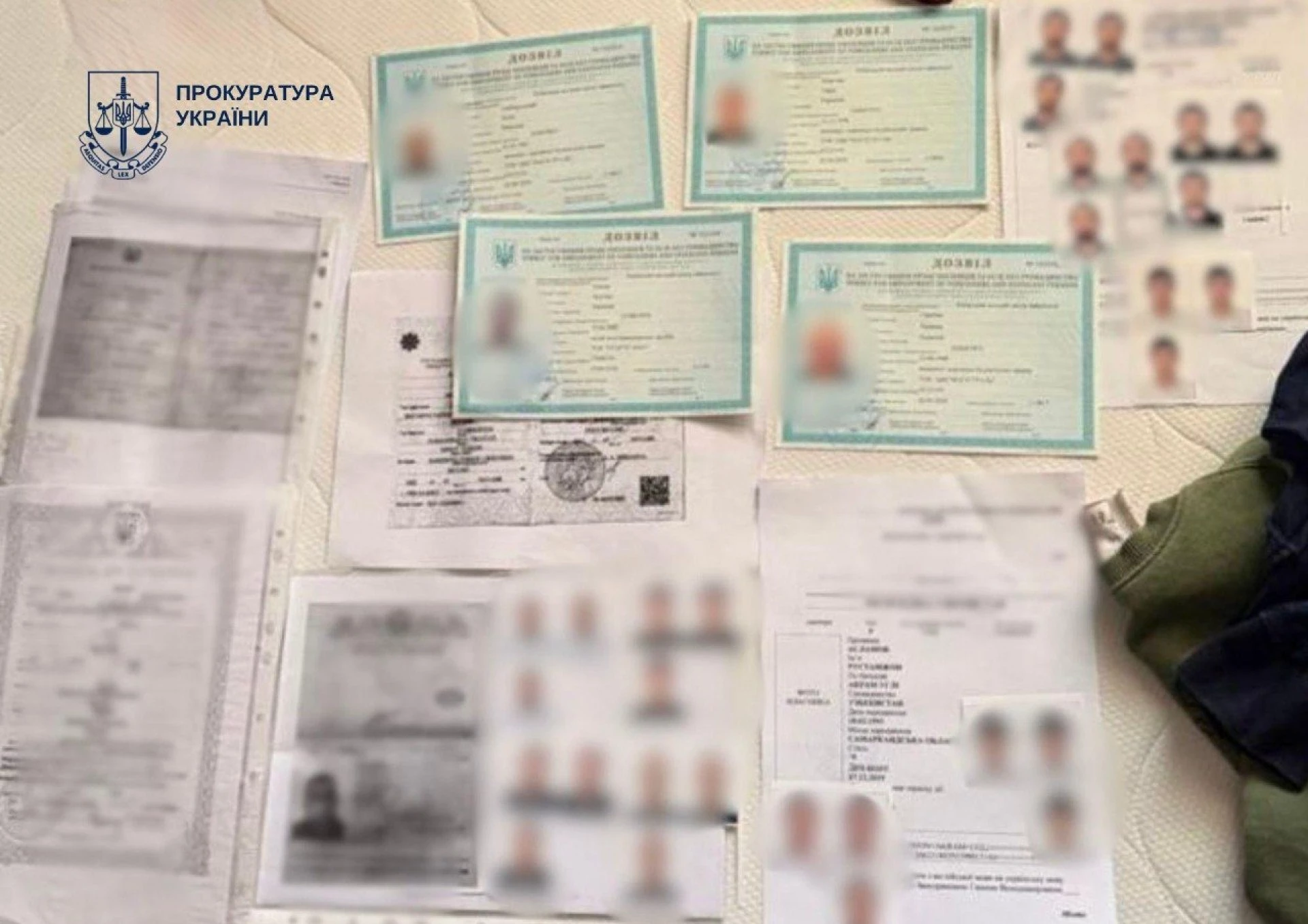 У Києві благодійний фонд незаконно допоміг понад 50 громадянам Узбекистану отримати посвідки на проживання