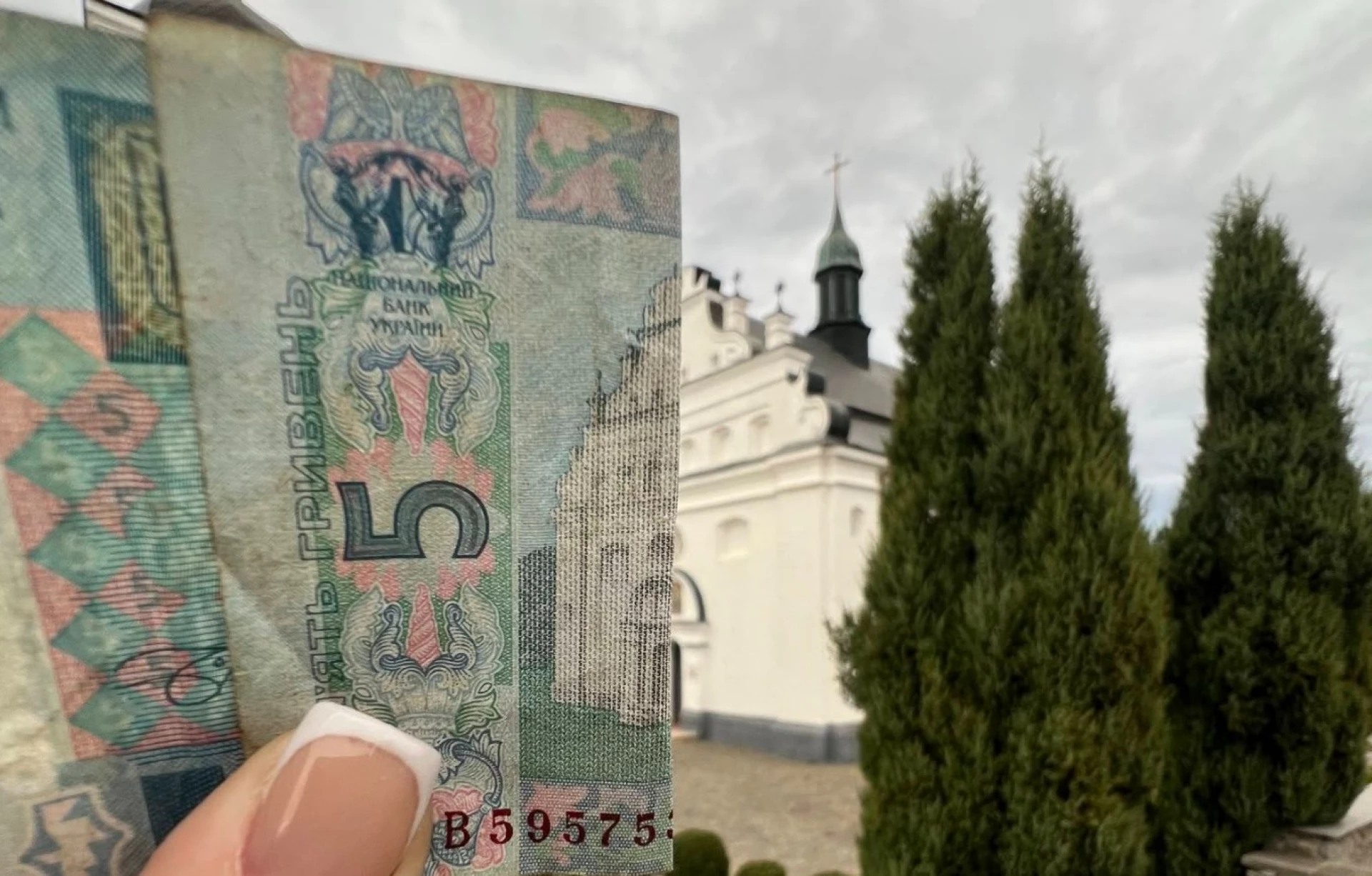 Храм з 5-гривневої купюри: що приховують стіни Іллінської церкви у Суботові