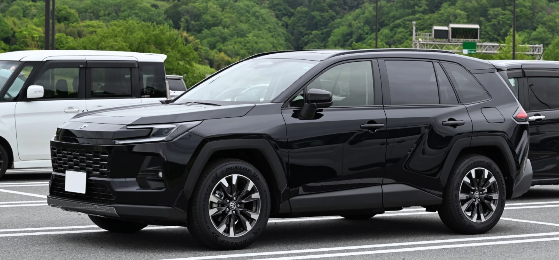 RENAULT Duster та TOYOTA RAV-4 в ТОП найпопулярніших нових авто у Києві та області