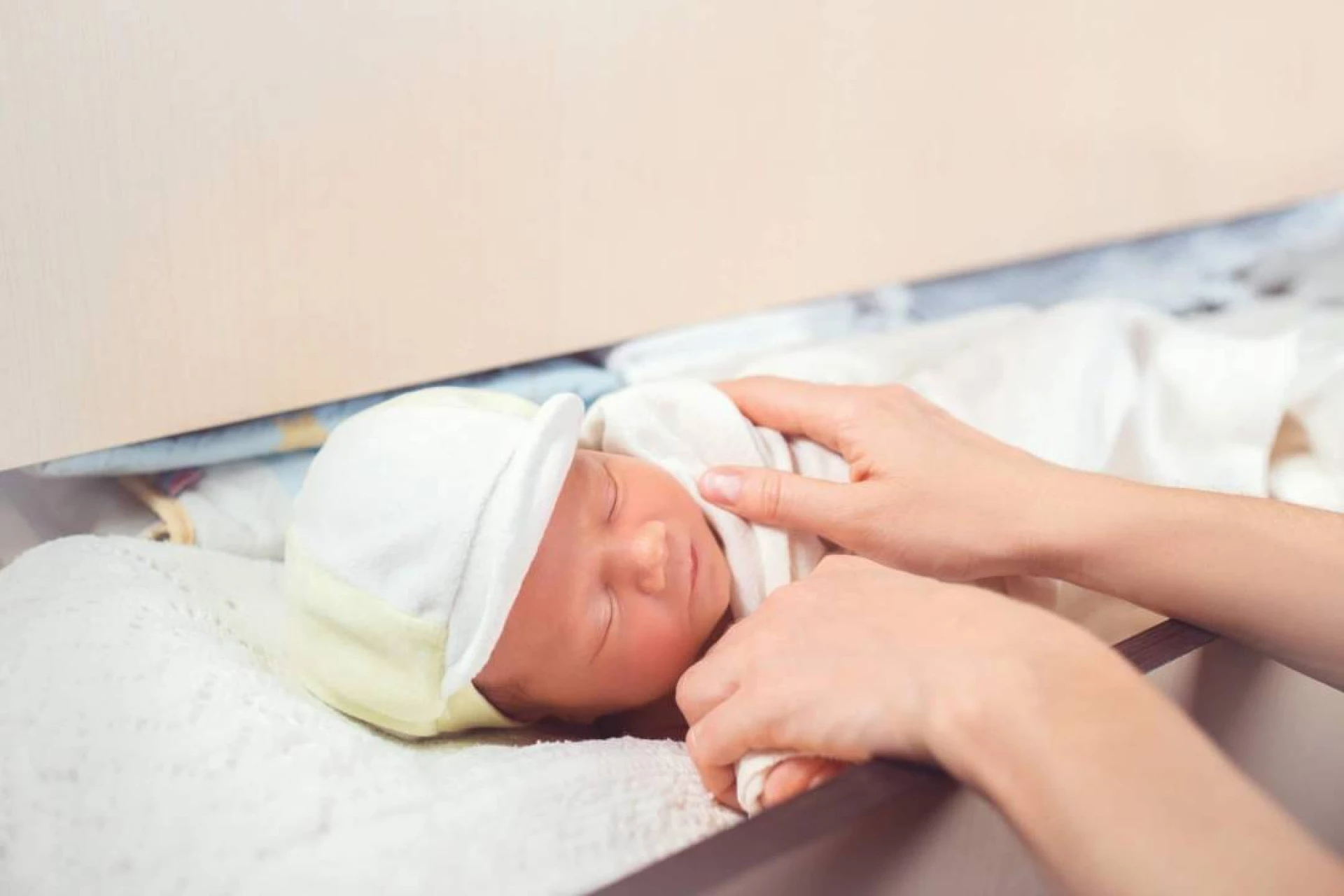 У Києві під звуки вибухів народилися 13 немовлят