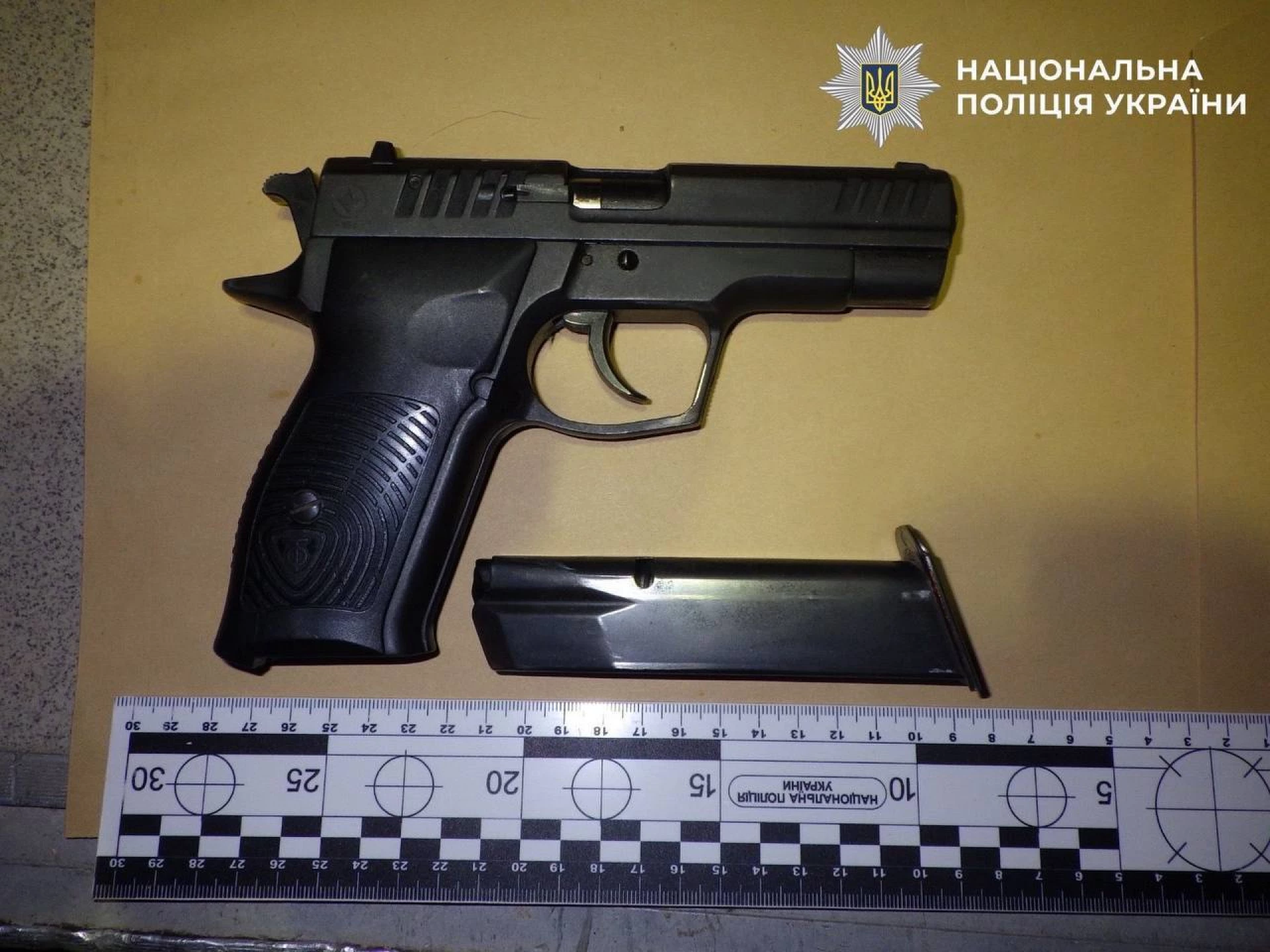 У Києві чоловіку повідомили про підозру за стрілянину у дворі багатоповерхівки