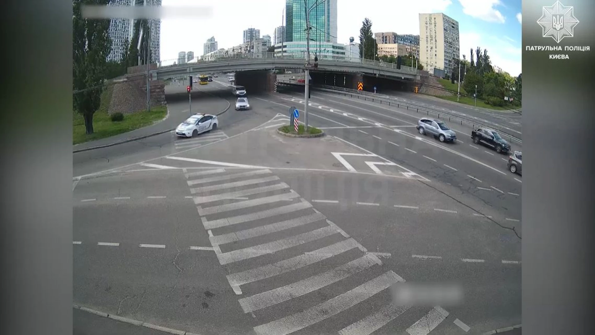 У Києві патрульні допомогли терміново доправити травмоване немовля до лікарні