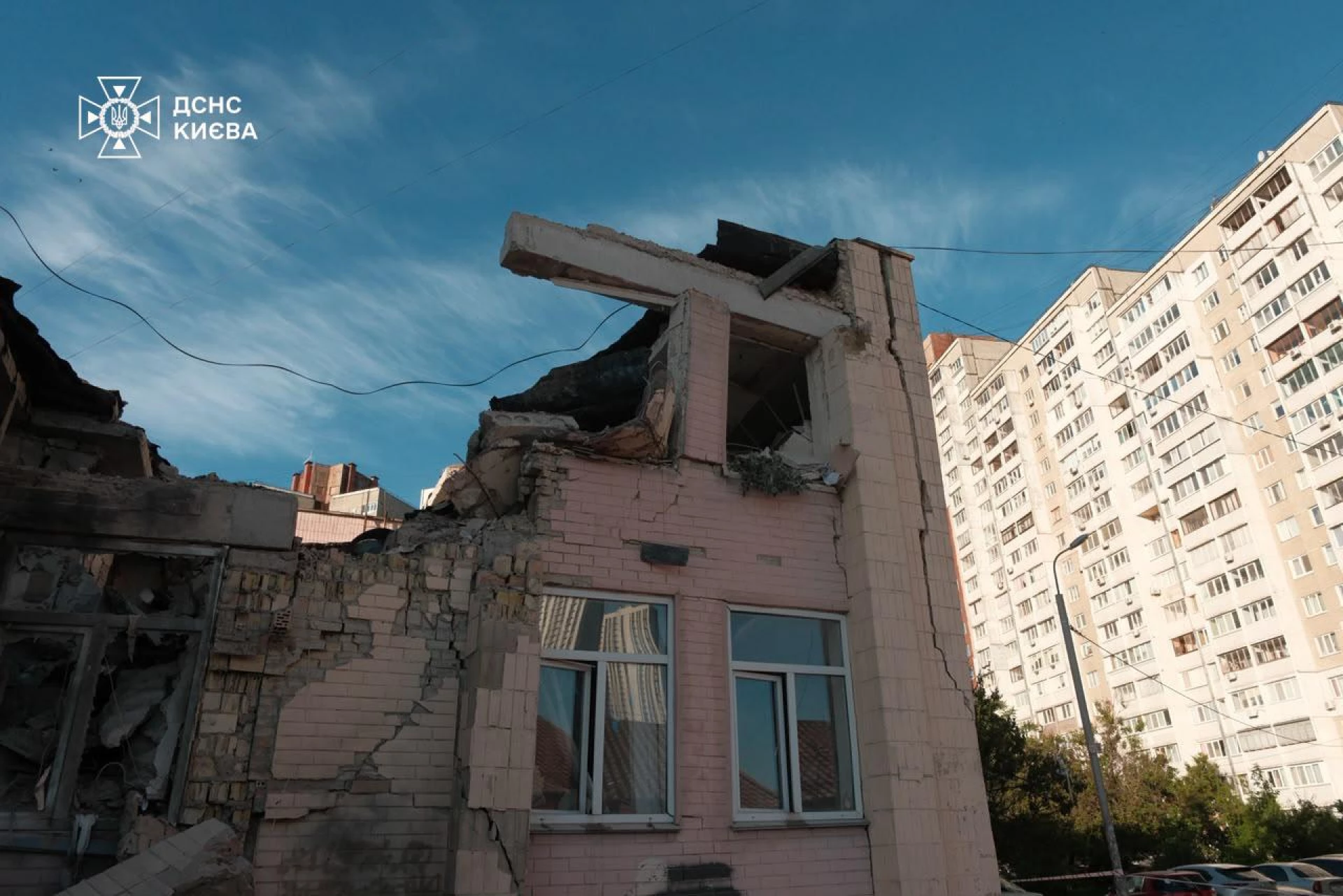 У Голосіївському районі через атаку РФ пошкоджено одну з найбільших амбулаторій
