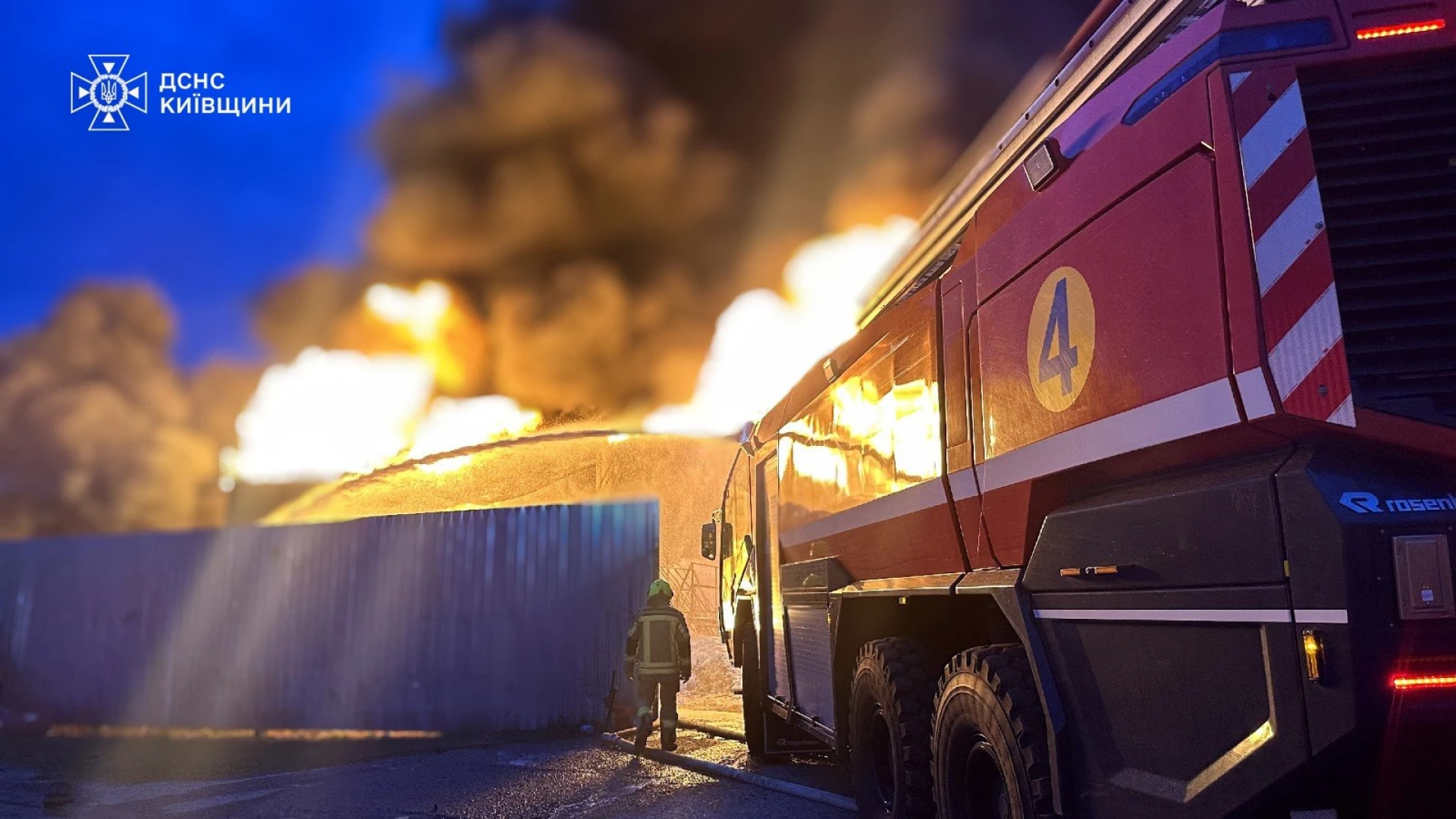 У Бориспільському районі ліквідували пожежу площею 2000 кв. м, спричинену атакою БпЛА