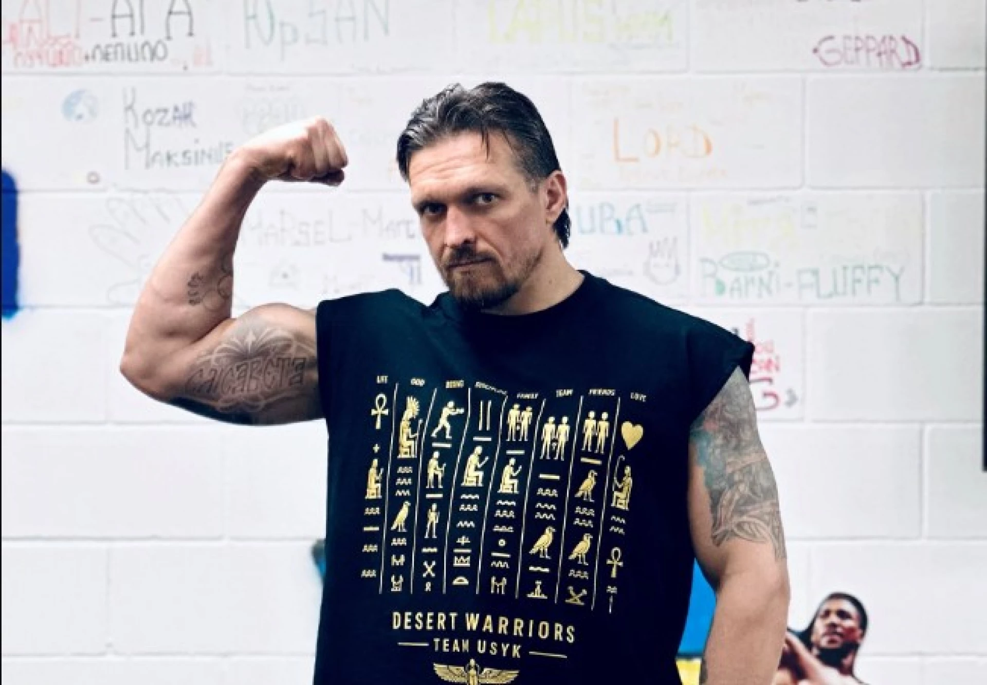 Від Усика пішли тренер та менеджер