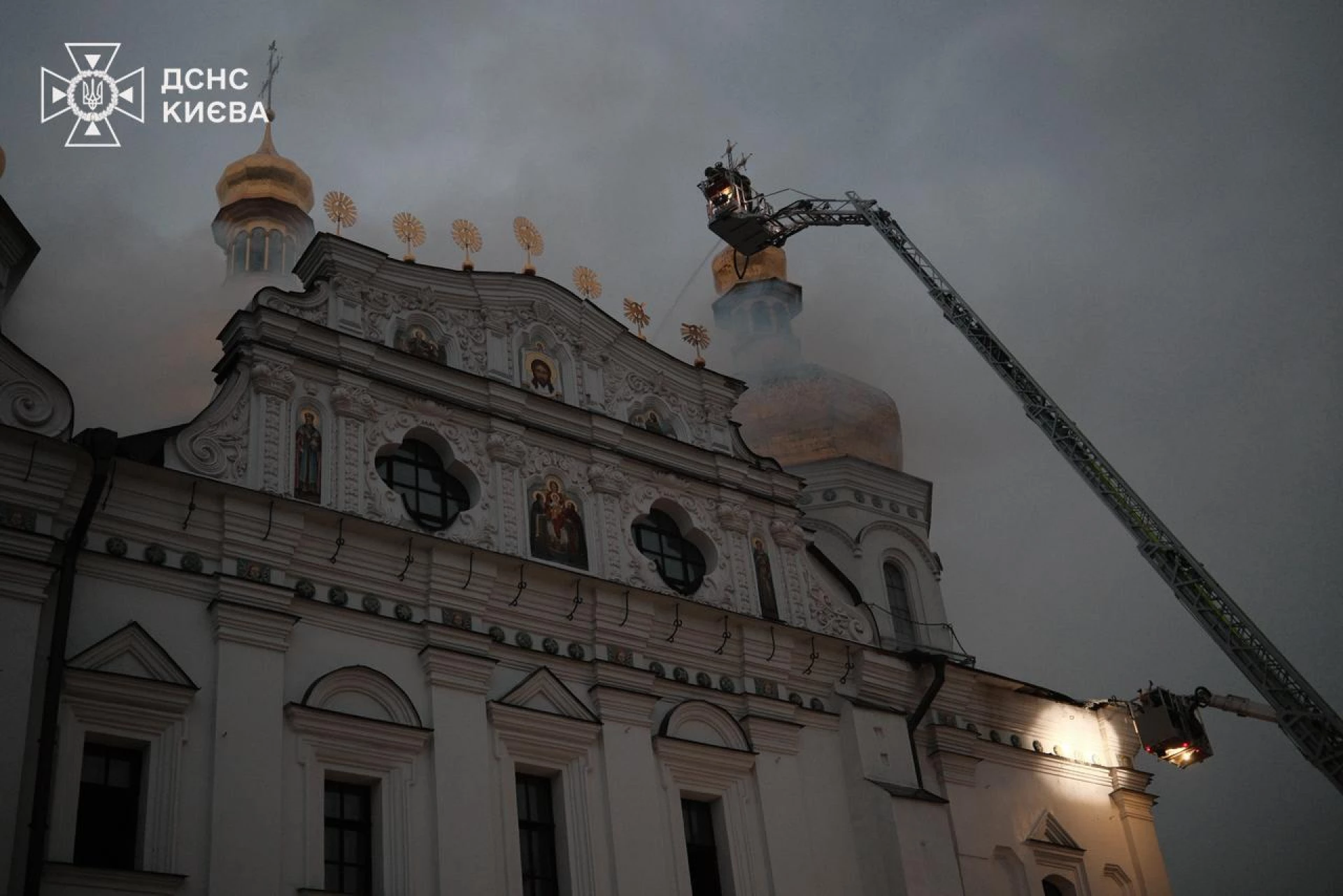 Атака на Київ: відомо про загиблих, горіла Києво-Печерська Лавра. Фото