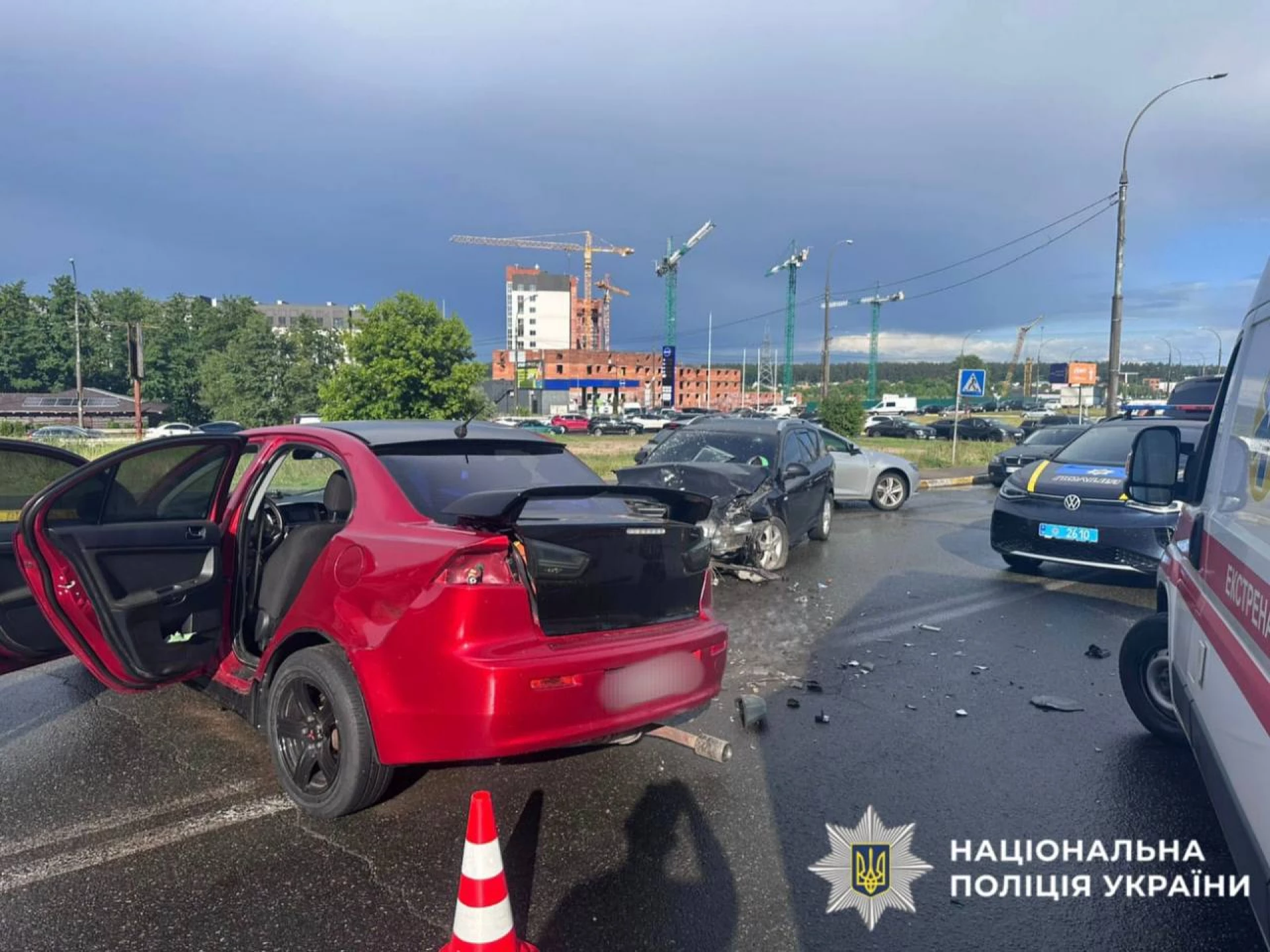 В Ірпені зіткнулися Mitsubishi та Kia: госпіталізовано трьох дітей