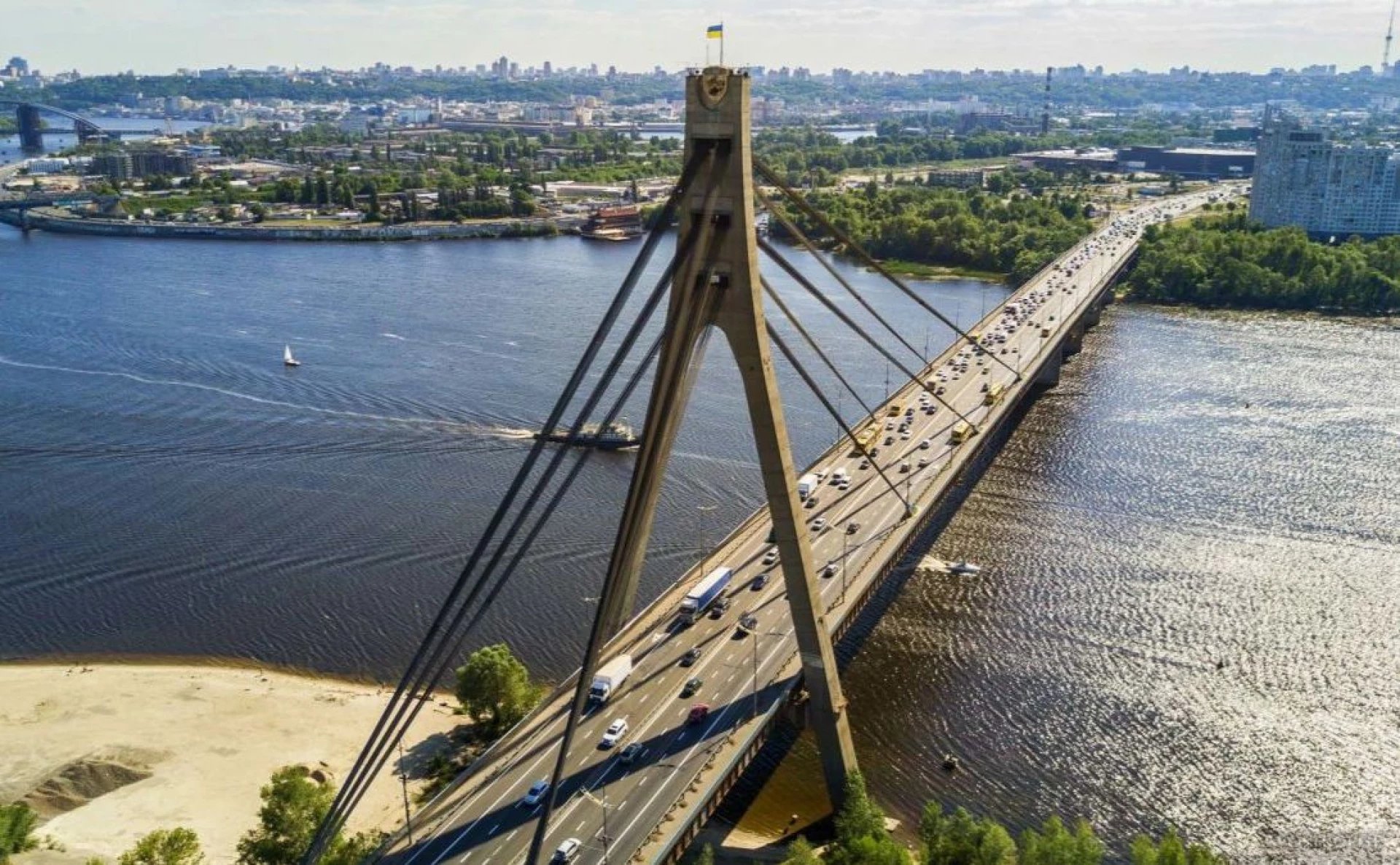 У столиці декілька днів частково обмежуватимуть рух Північним мостом