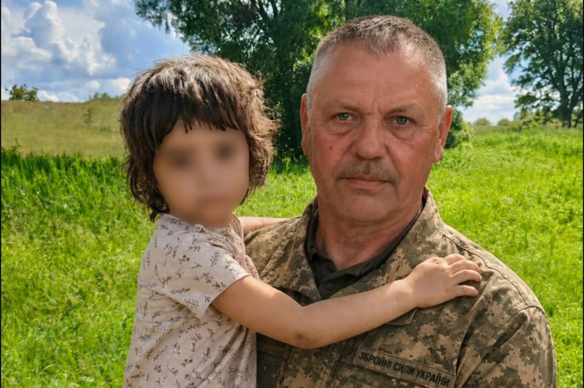 Трирічну дівчинку розшукав на Черкащині військовий – побачив біля водойми
