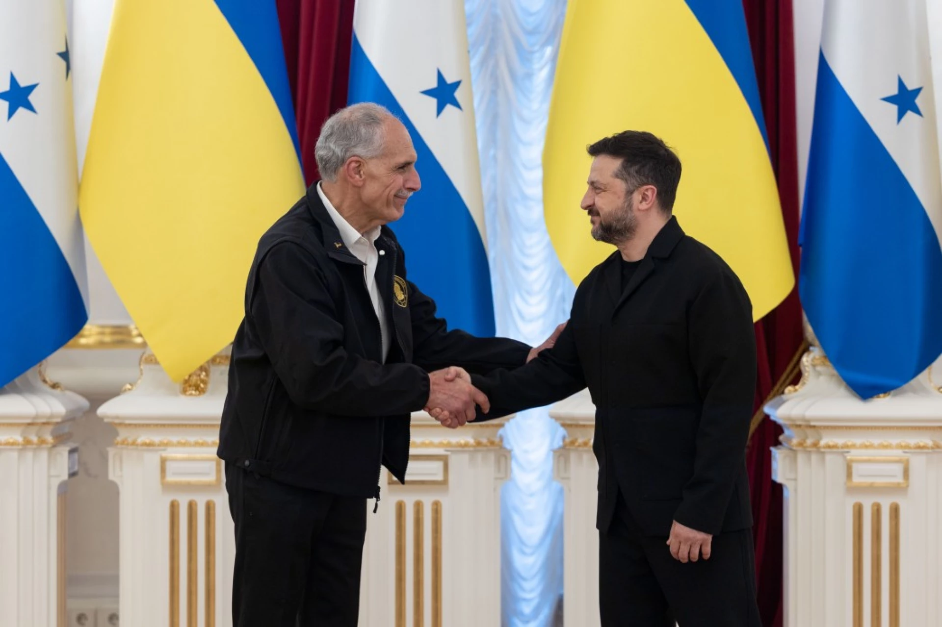 Президент Гондурасу вперше відвідав Україну