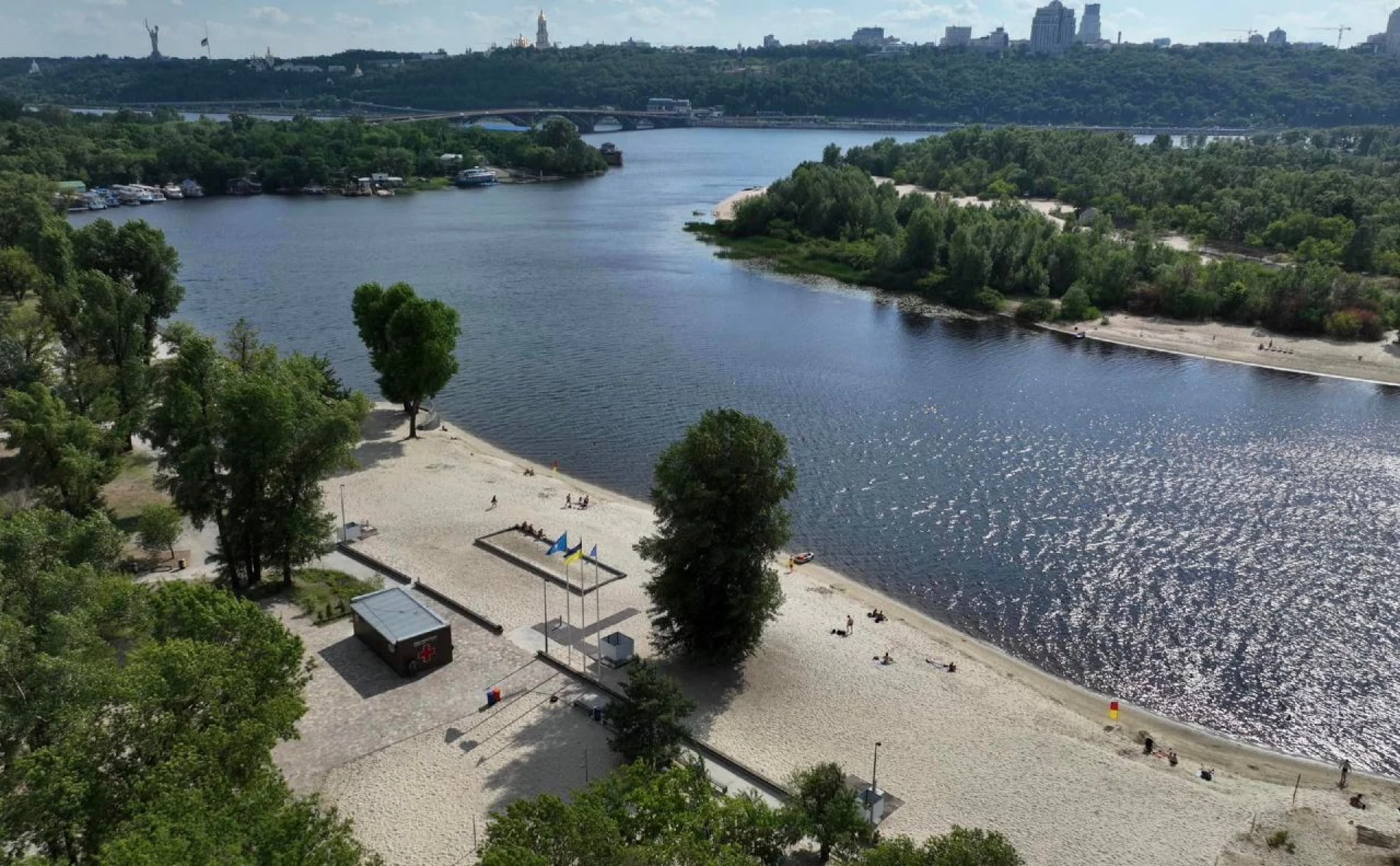 Де можна купатися в Києві та області: список безпечних пляжів від МОЗ
