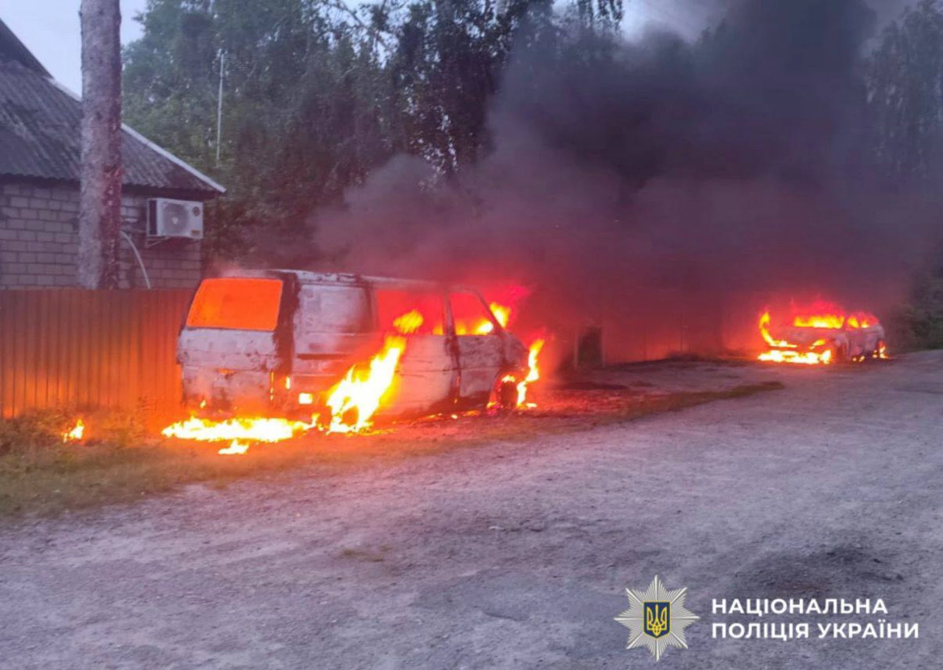 На Київщині військовий у СЗЧ спалив два автомобілі сусідки
