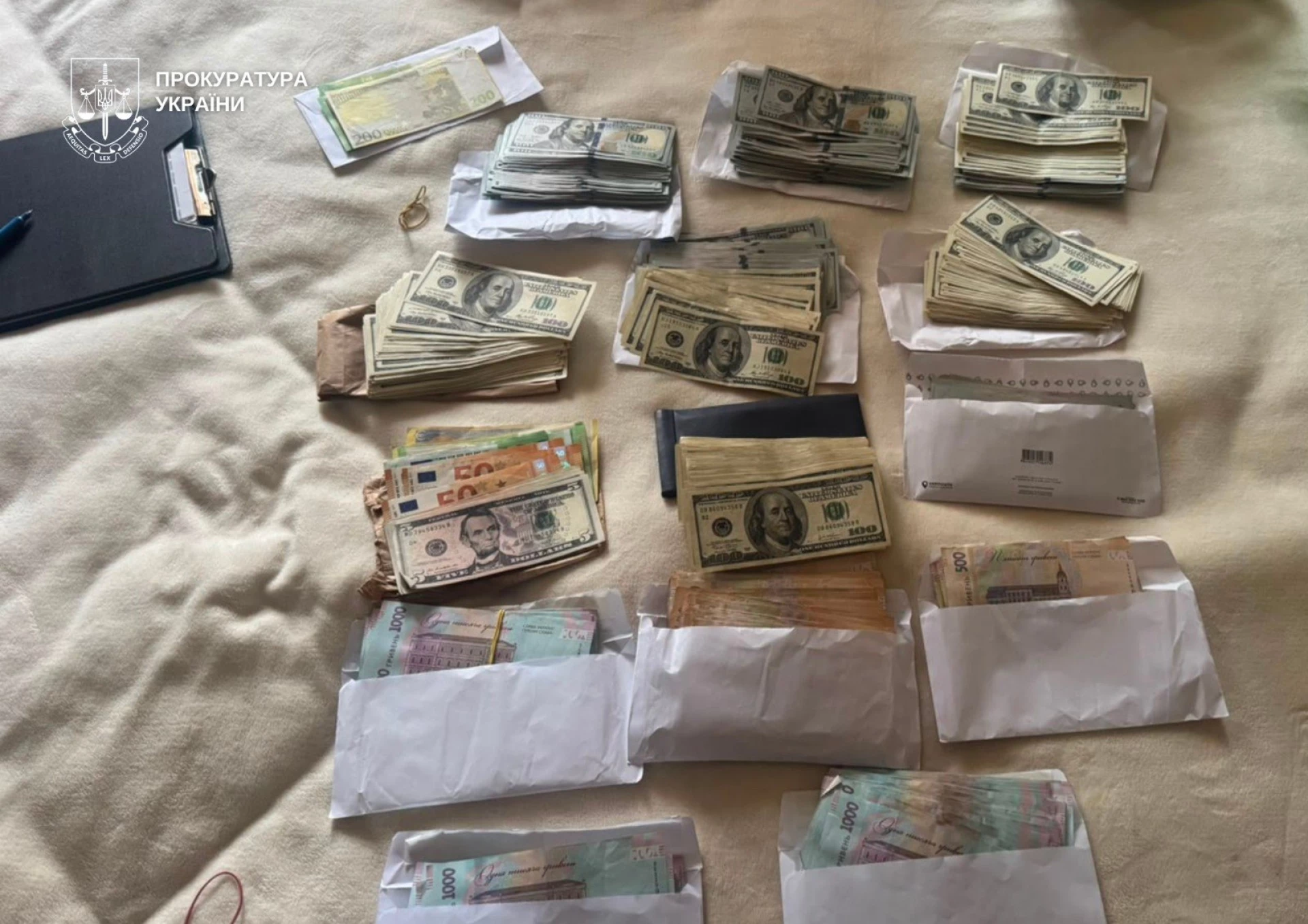 У столиці викрили схему з оформлення інвалідності: у голови ВЛК під час обшуків знайшли 85 тисяч доларів
