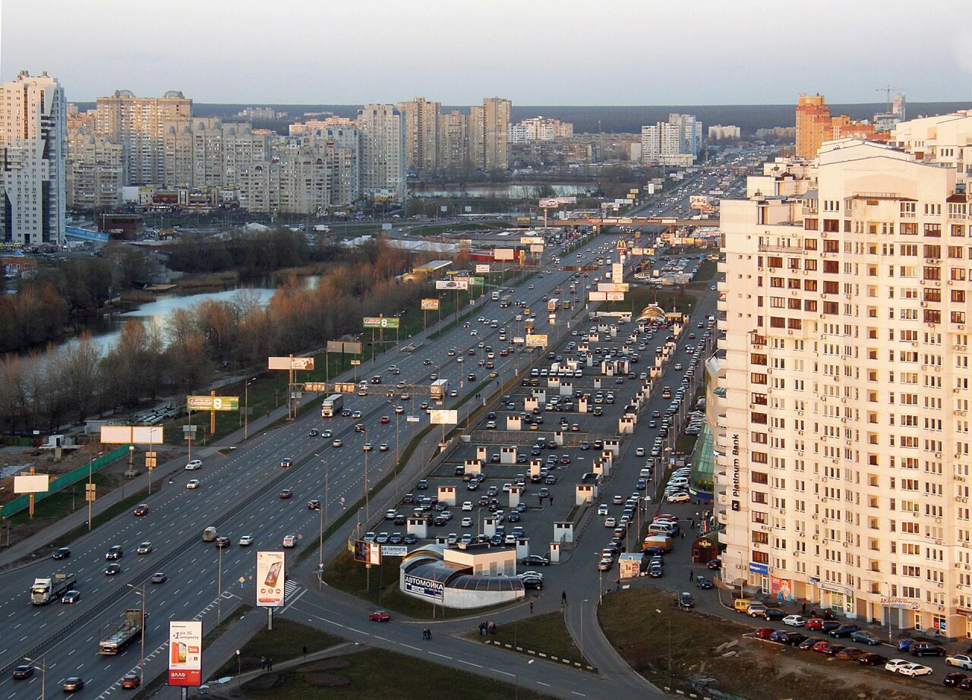 Шовк, танки та підводні урбан-легенди: Що ховає від ваших очей Дарницький район