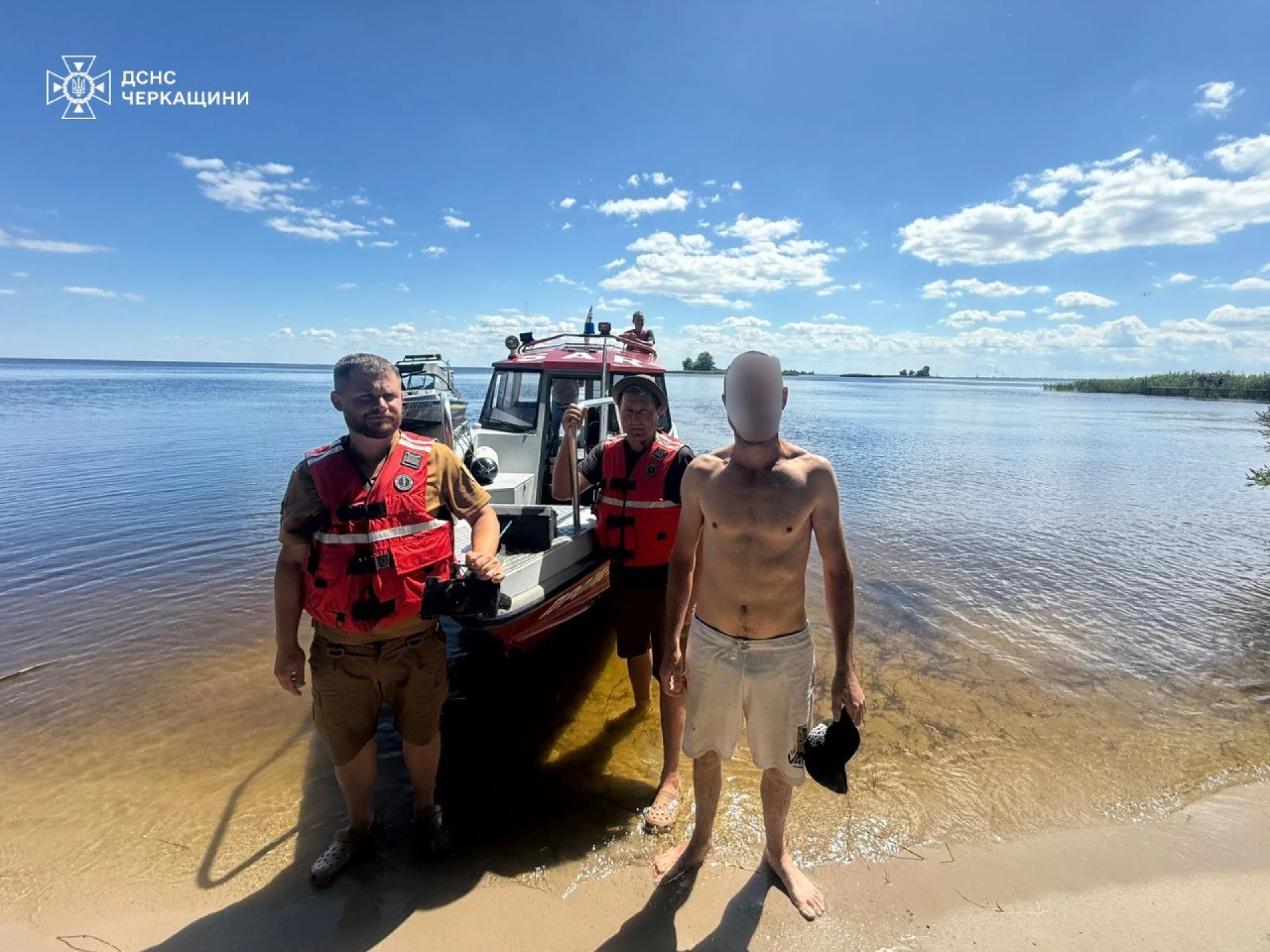 Врятували чоловіка із надувним матрацом на Черкащині