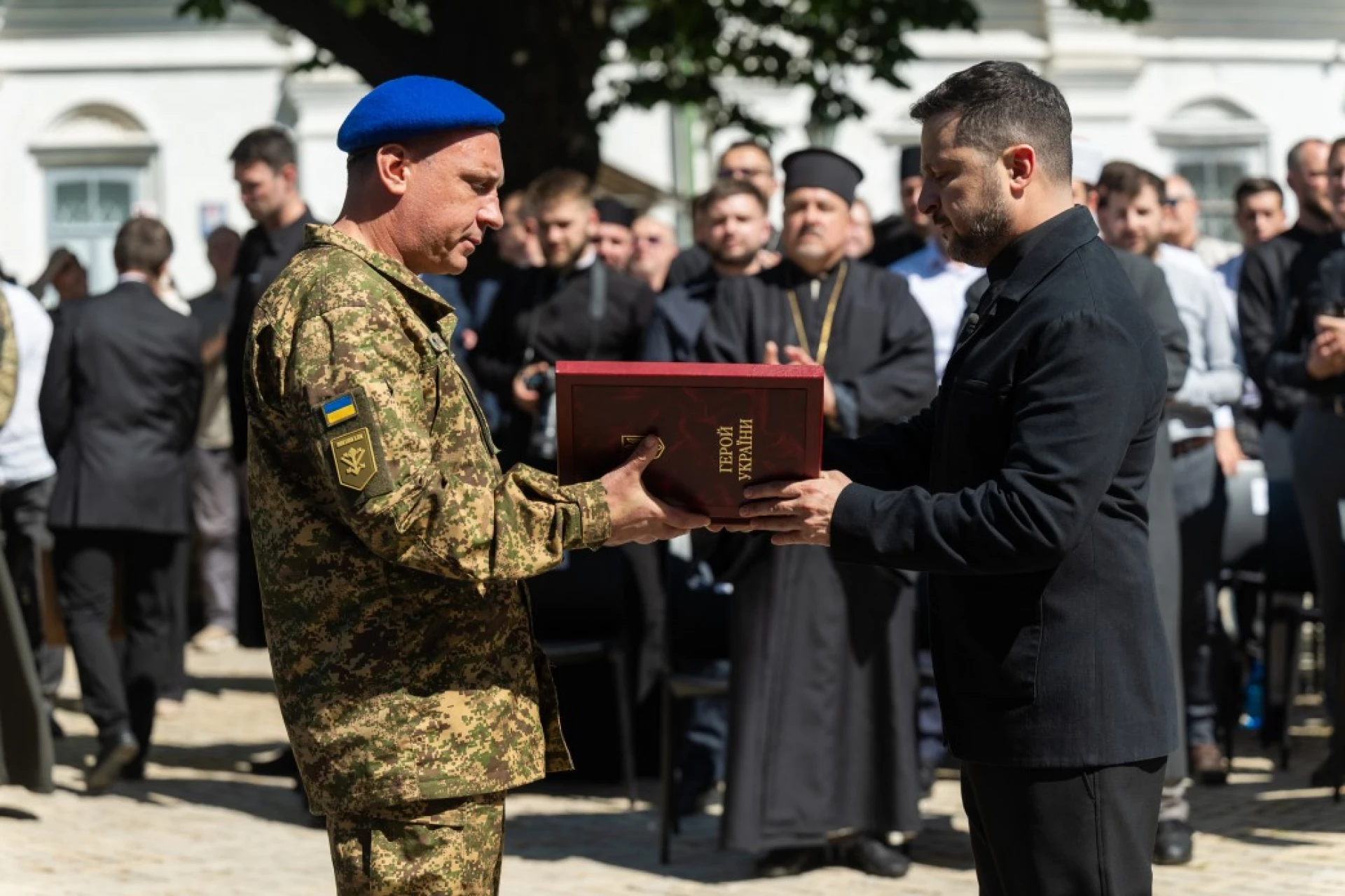 У Києві вручили державні нагороди військовим і цивільним