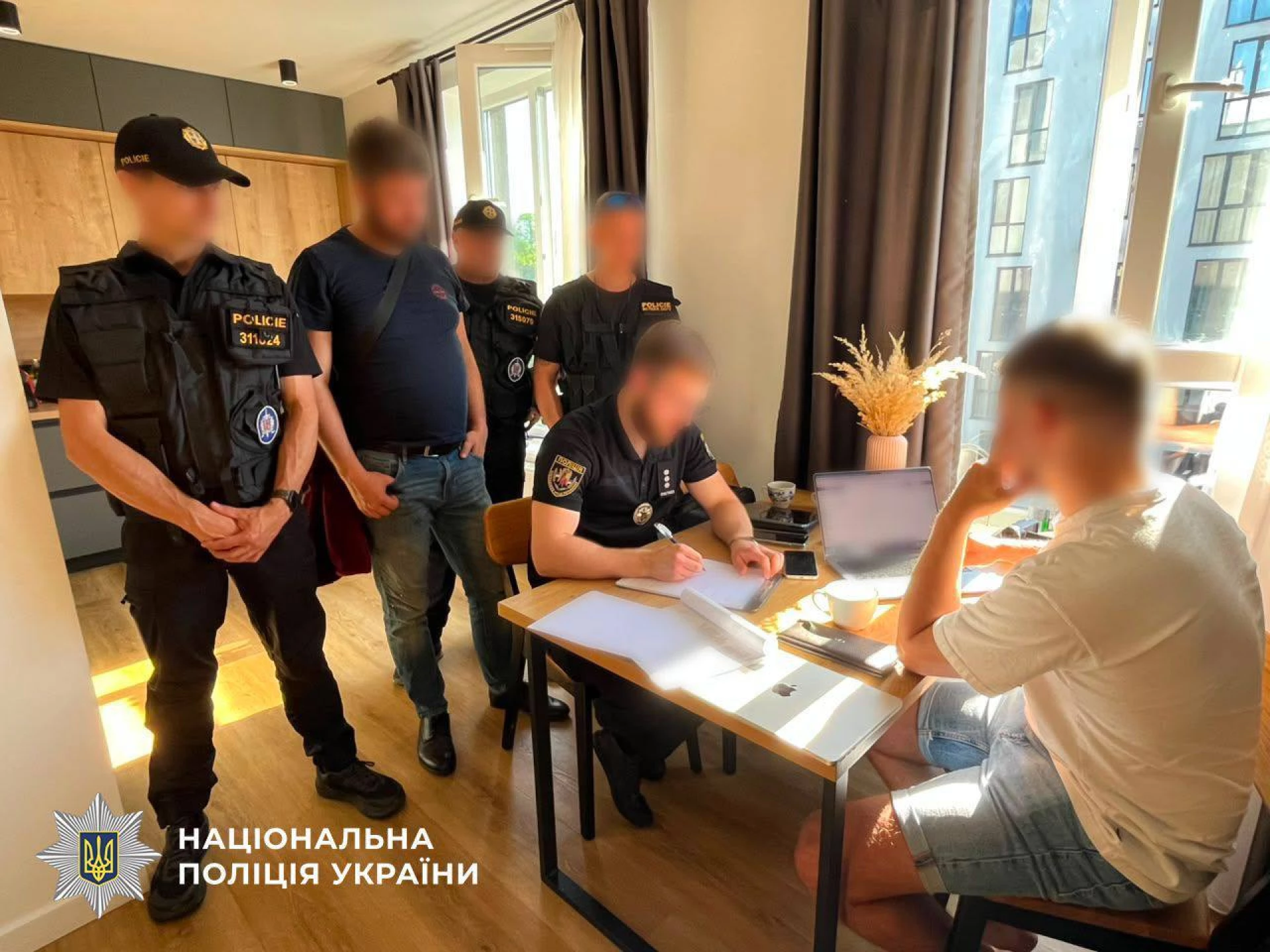 Київські копи викрили шахраїв, жертвами яких стали громадяни Чехії