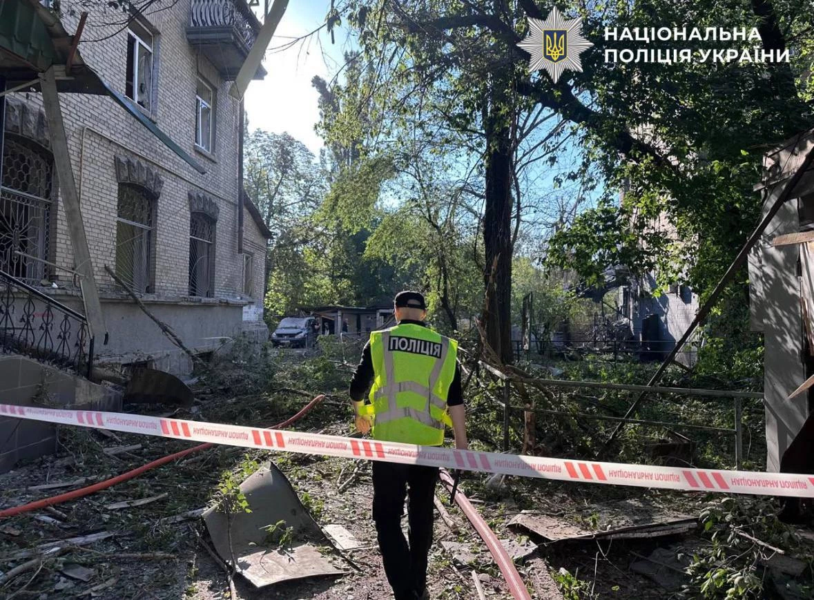 Поліцейські фіксують наслідки воєнного злочину РФ в Києві: фото