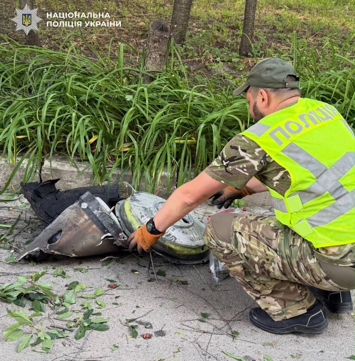 Поліцейські фіксують наслідки воєнного злочину РФ в Києві: фото