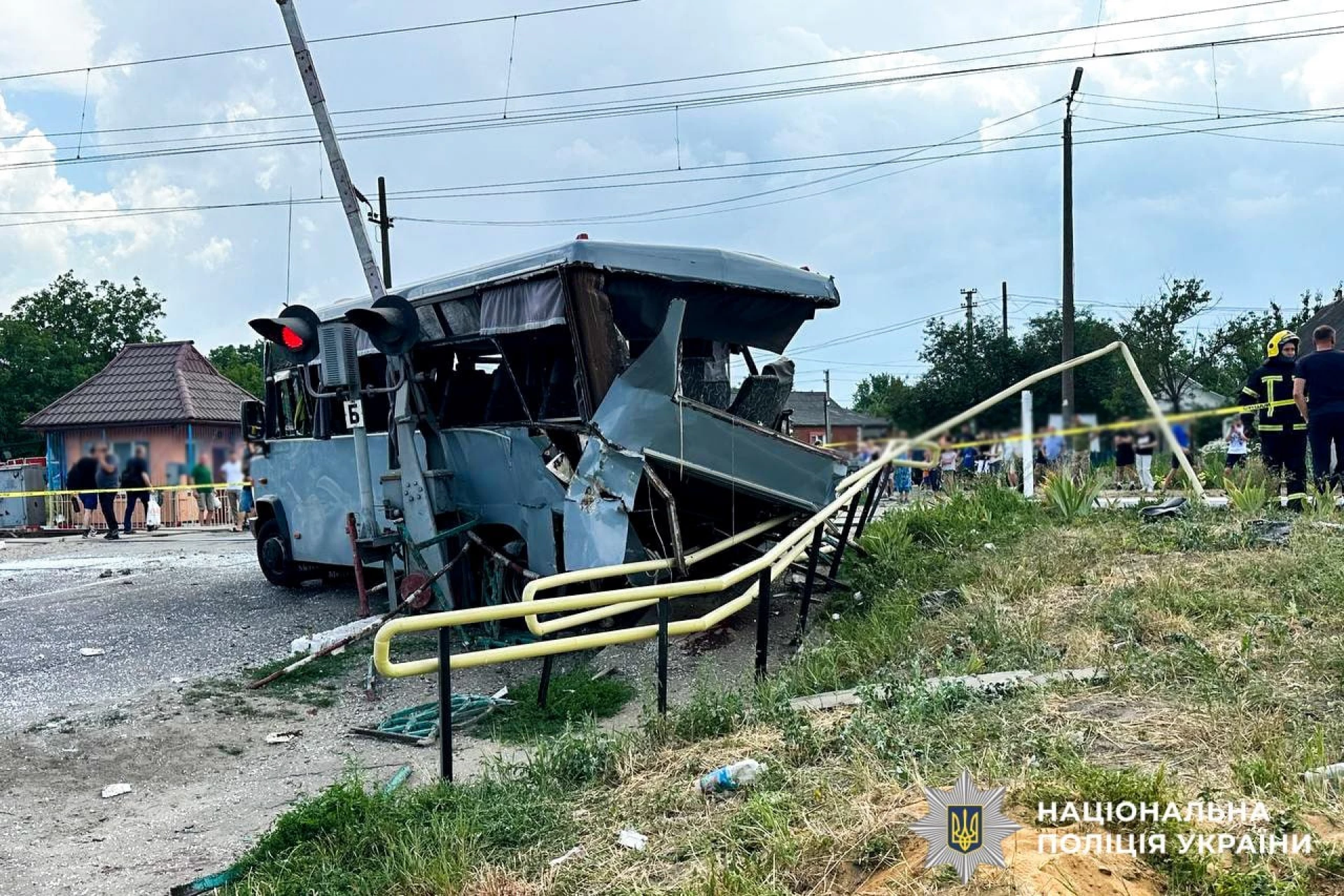 Потяг зіткнувся з маршруткою на Рівненщині: загинули люди