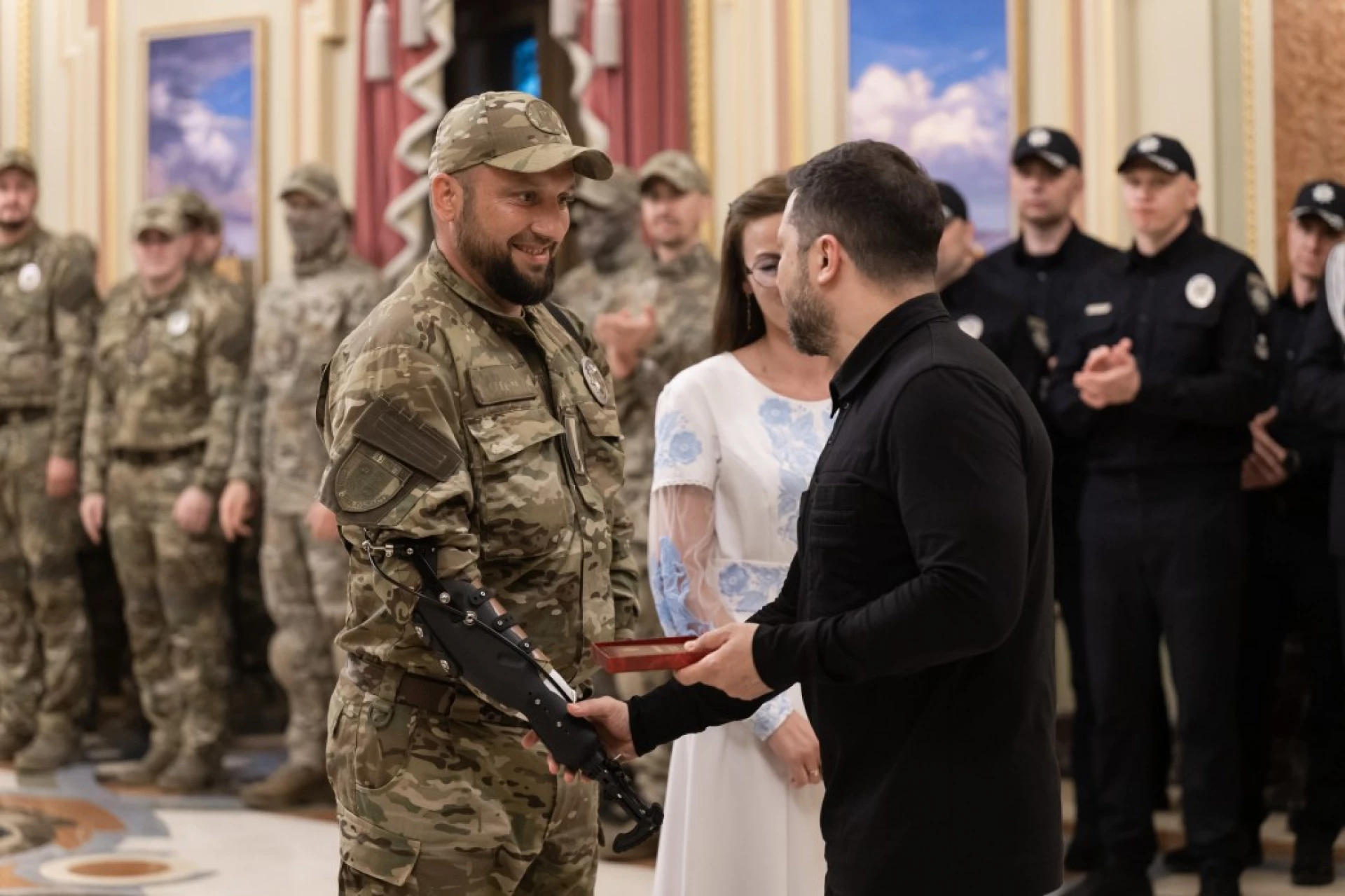 Зеленський вручив нагороди поліцейським і рідним загиблих Героїв України
