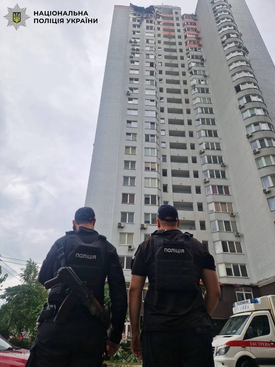 Правоохоронці фіксують наслідки ворожої атаки у Києві. ФОТО