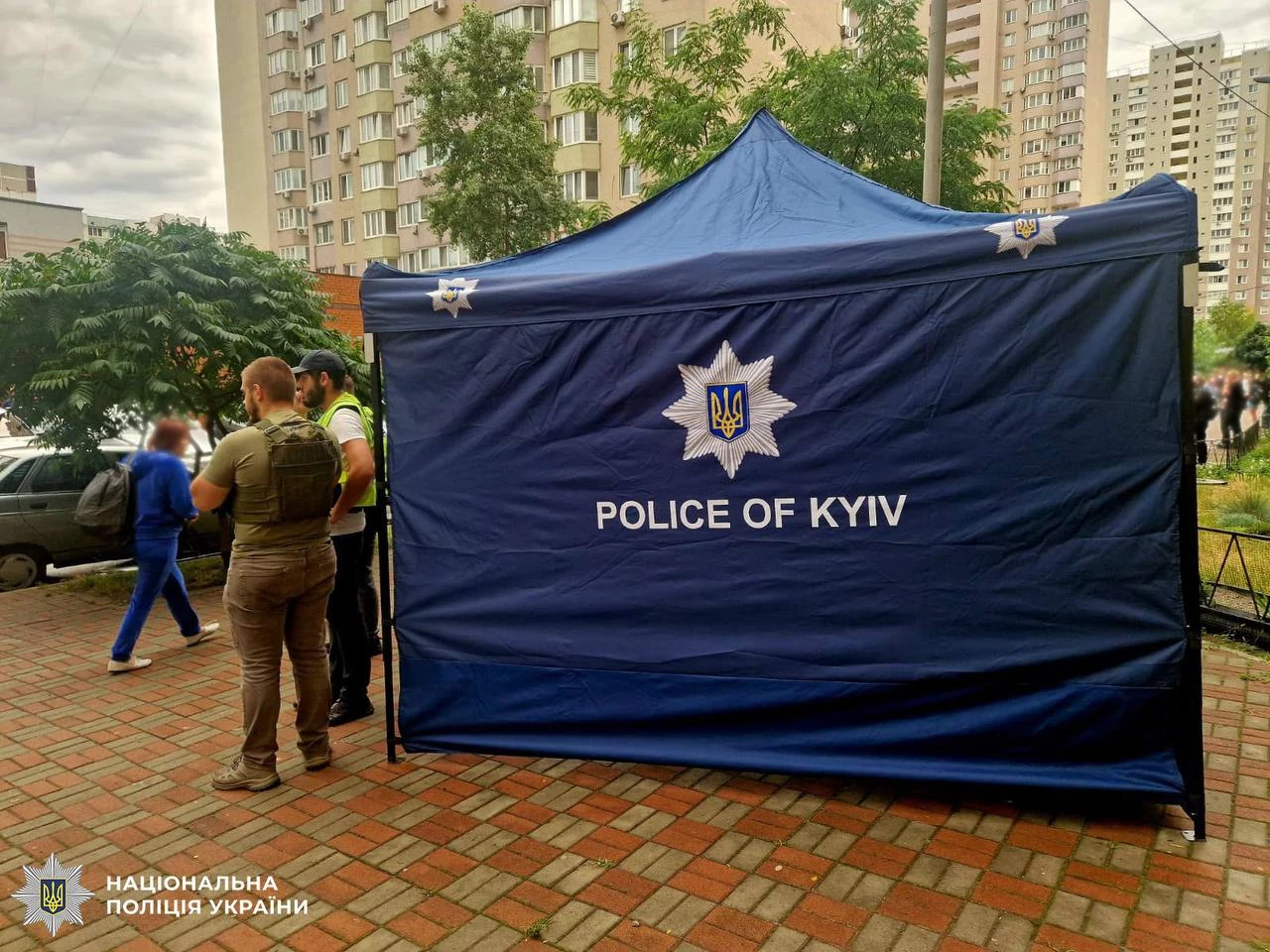 Правоохоронці фіксують наслідки ворожої атаки у Києві. ФОТО
