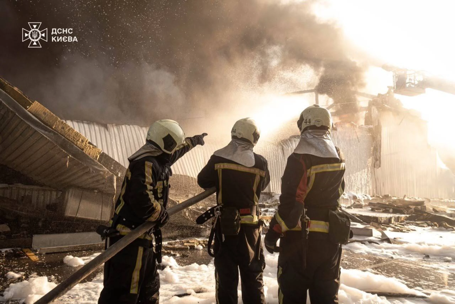 У Києві загасили всі пожежі, спричинені нічною російською атакою