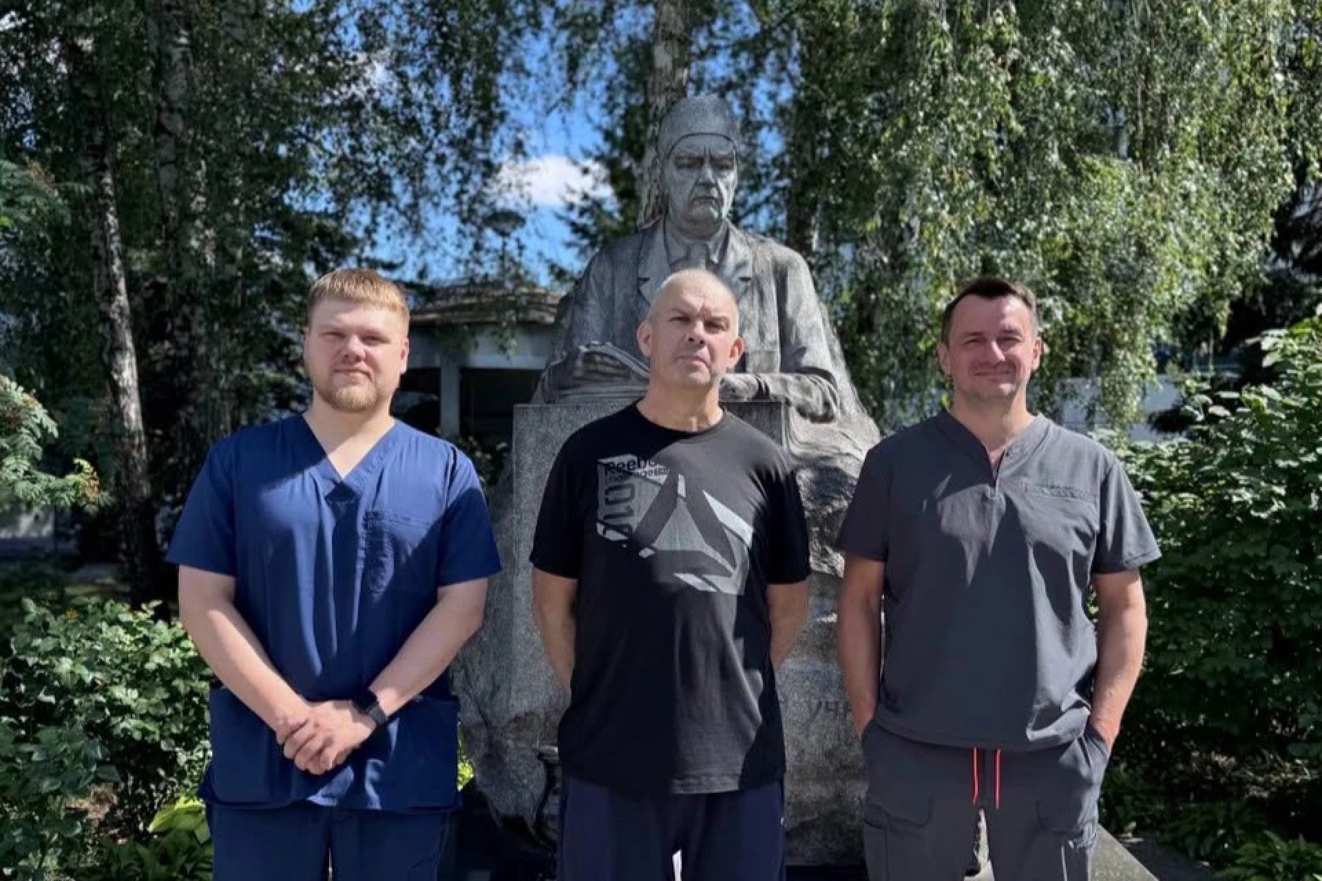У Києві хірурги врятували чоловіка з пухлиною печінки, що проросла до серця