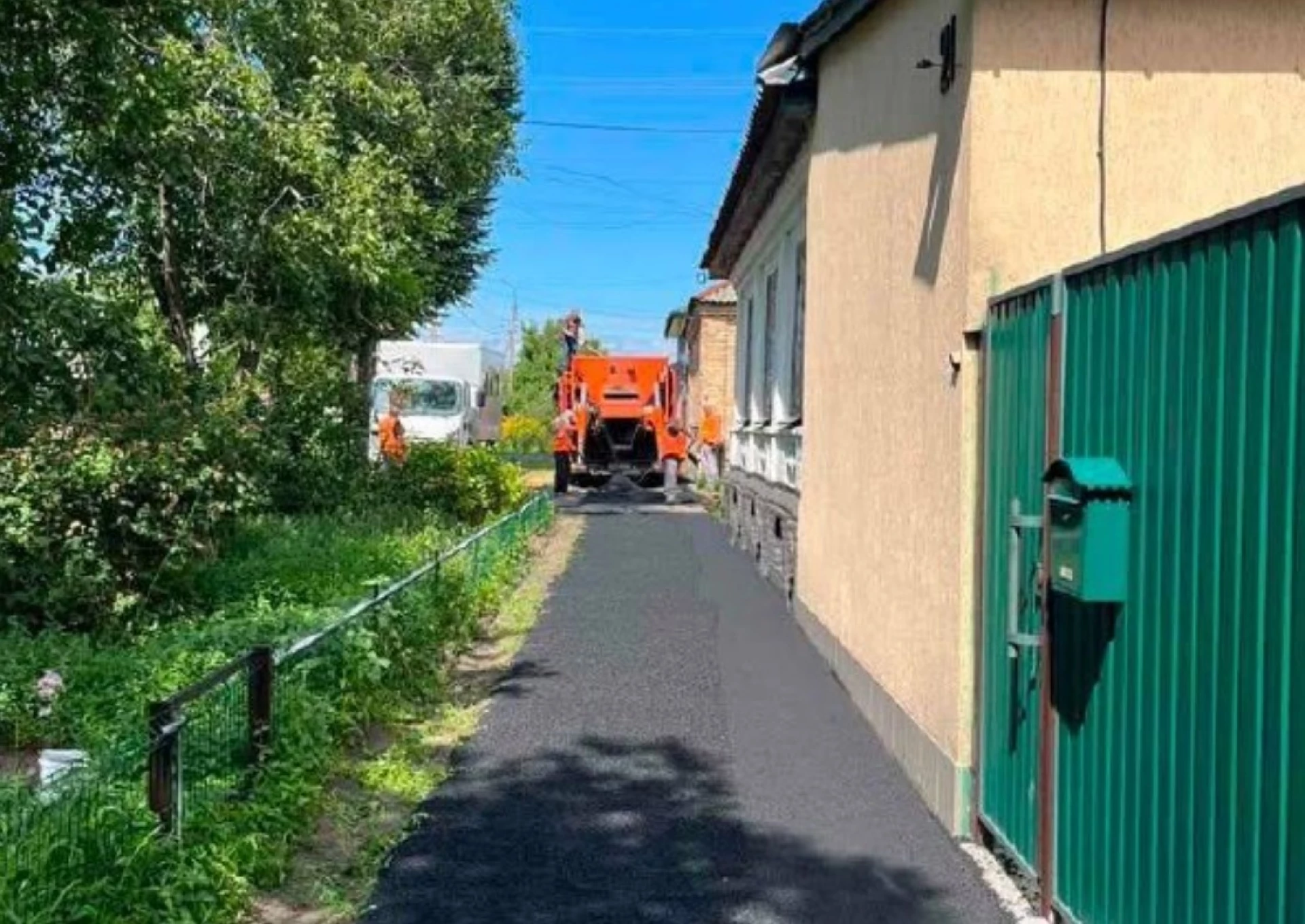 Постелили тротуар на вулиці Праведниці Шулежко