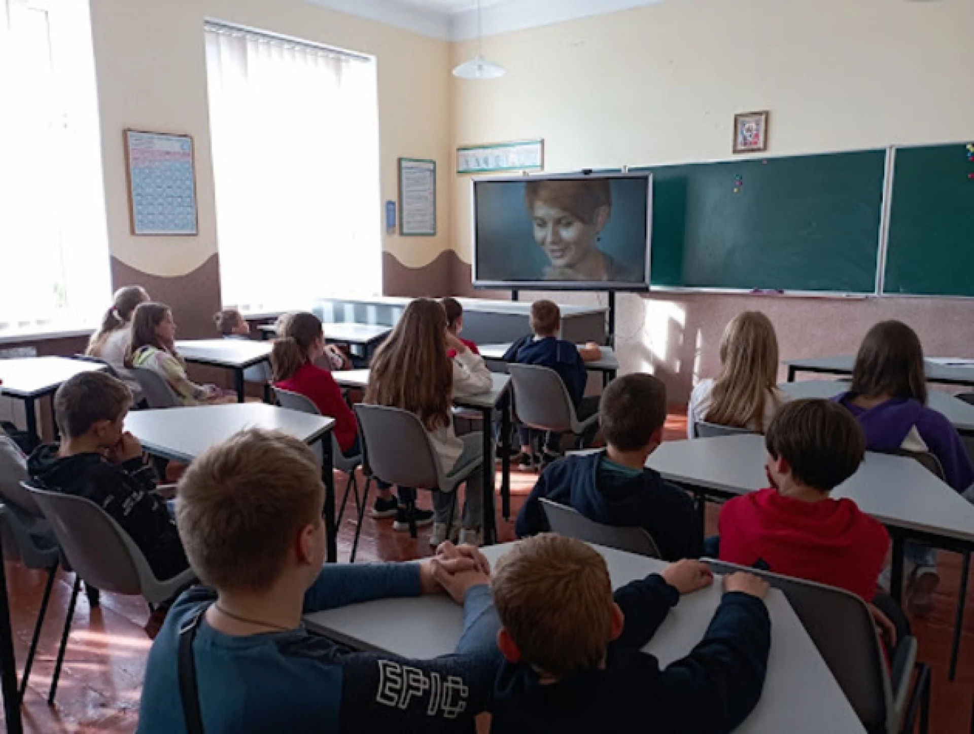 У Києві вчительку ліцею оштрафували за російськомовний мультфільм на уроці