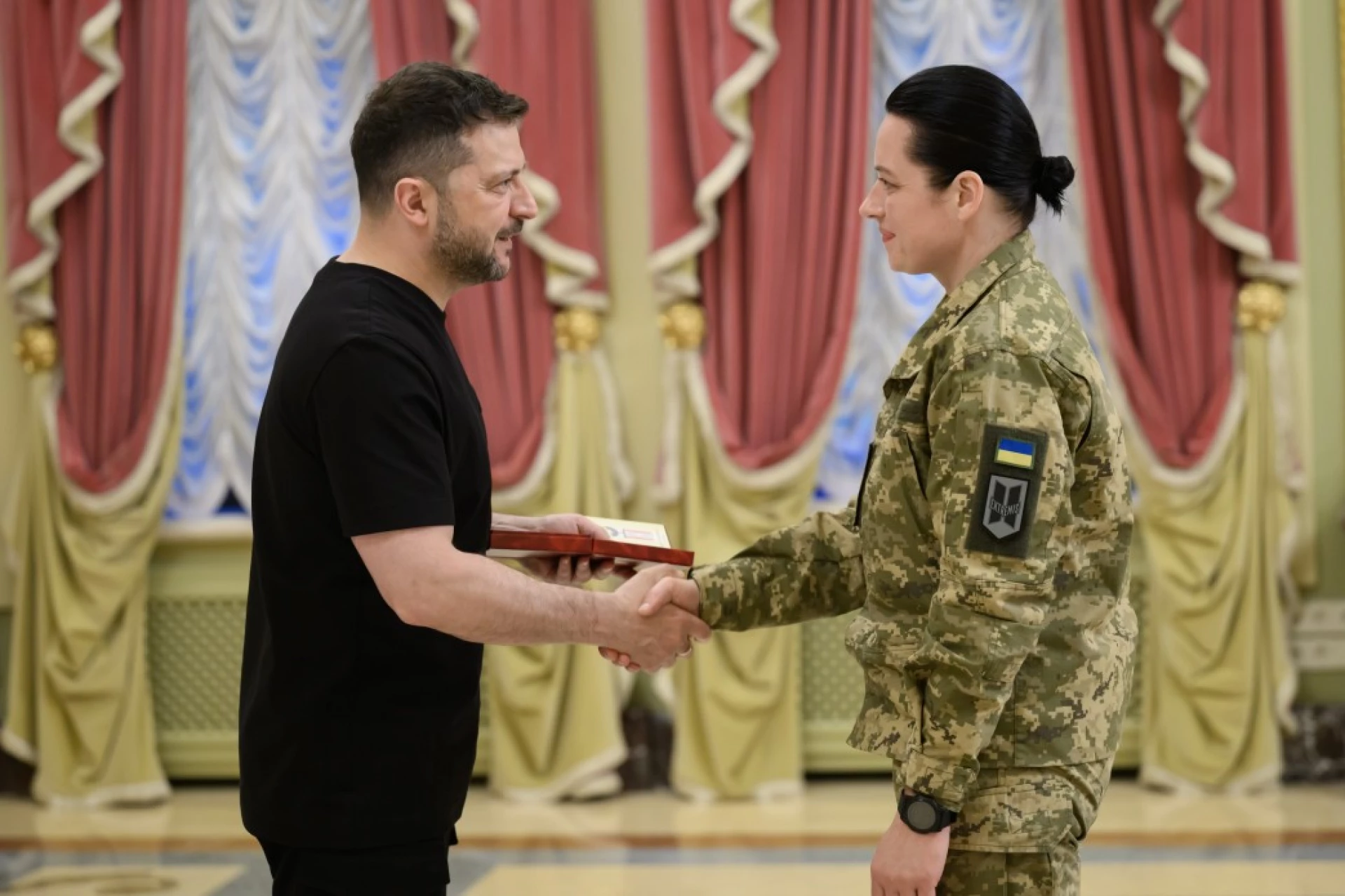 Зеленський: Кожен український медик заслуговує на гідні умови праці