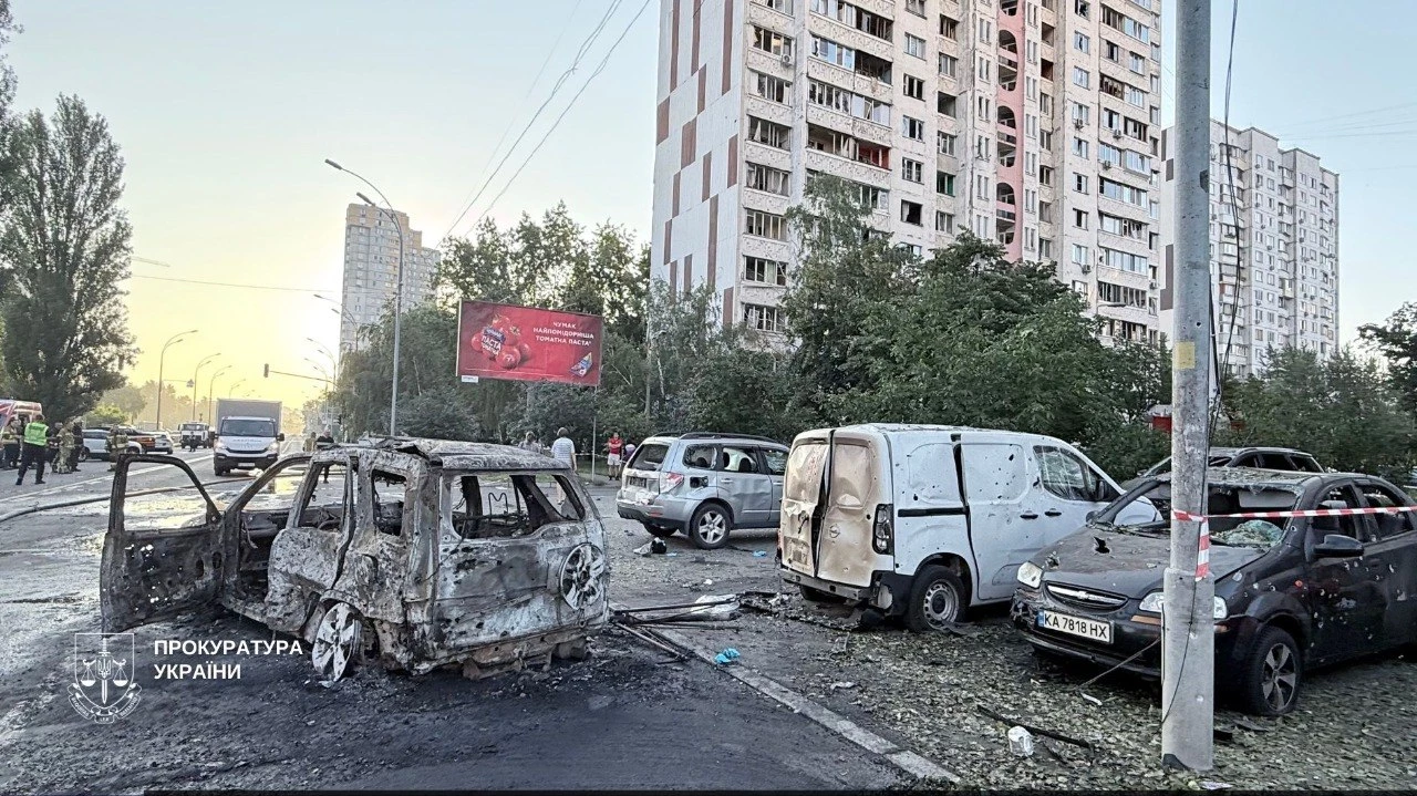 У столиці документують наслідки атаки рф: пошкодження зафіксували в семи районах Києва