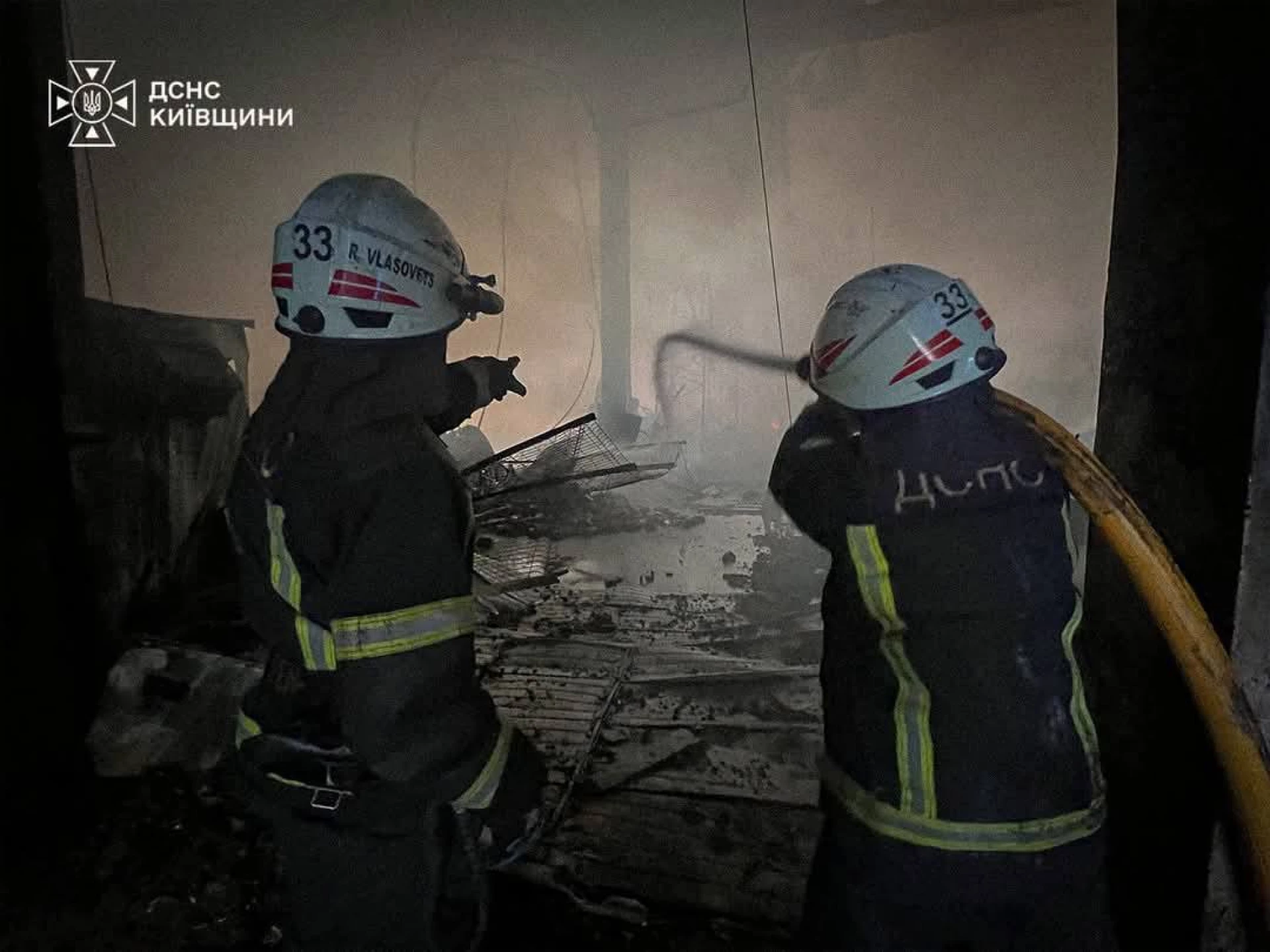 Ворожі дрони атакували Київщину: у Броварському районі горіли склади