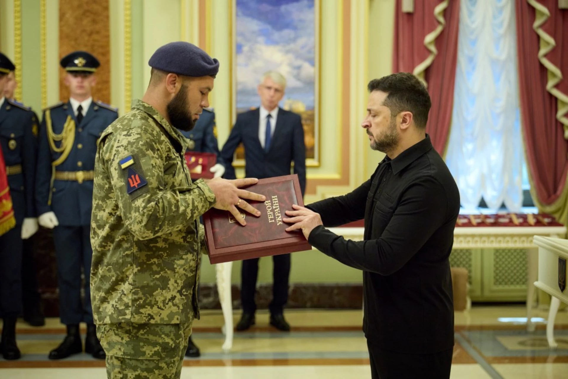 Зеленський відзначив орденами та медалями захисників неба