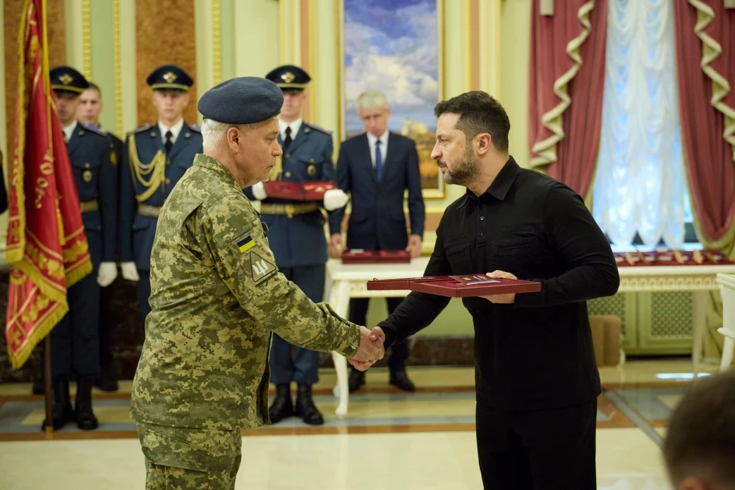 Зеленський відзначив орденами та медалями захисників неба